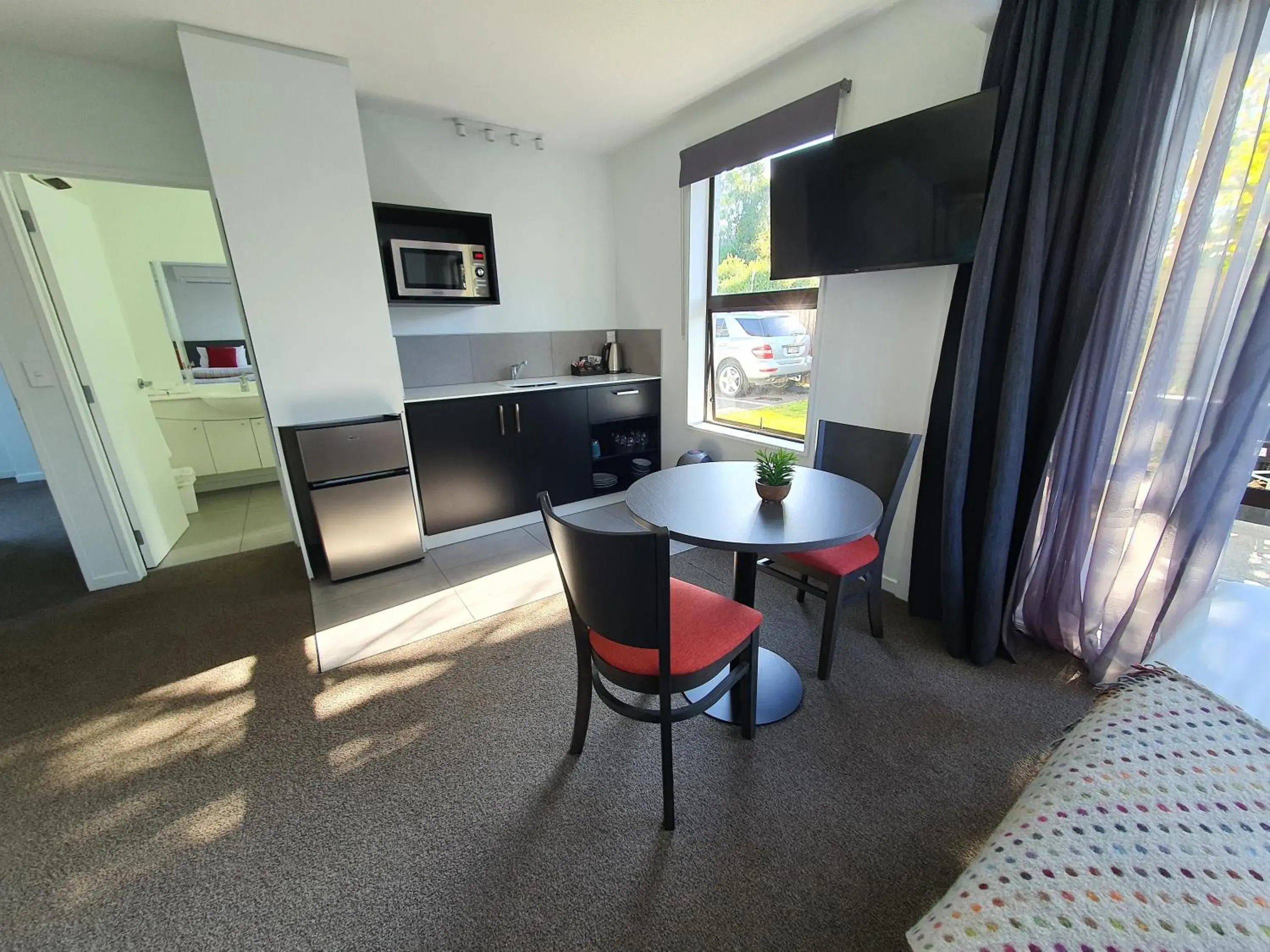 Kitchen or kitchenette, Dining Area in Carnmore Hagley Park