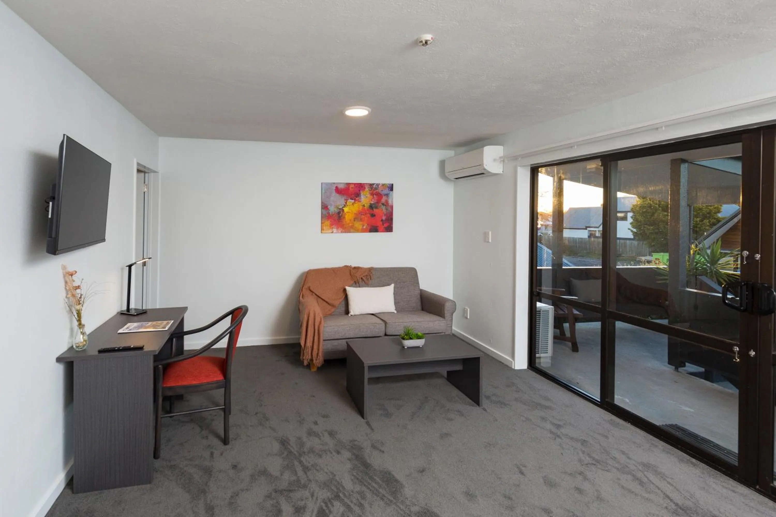 Living room, Bed in Carnmore Hagley Park