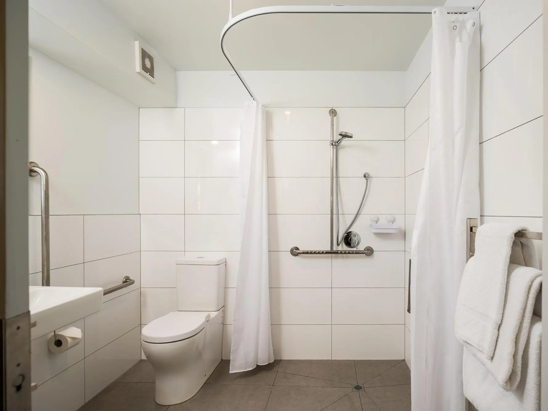 acessibility in Carnmore Hagley Park