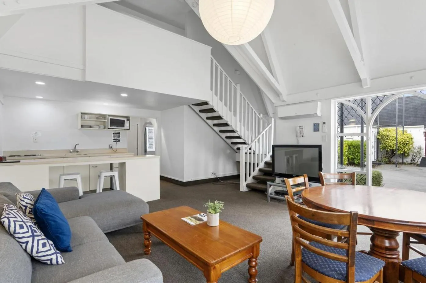 Living room in Camelot Motor Lodge