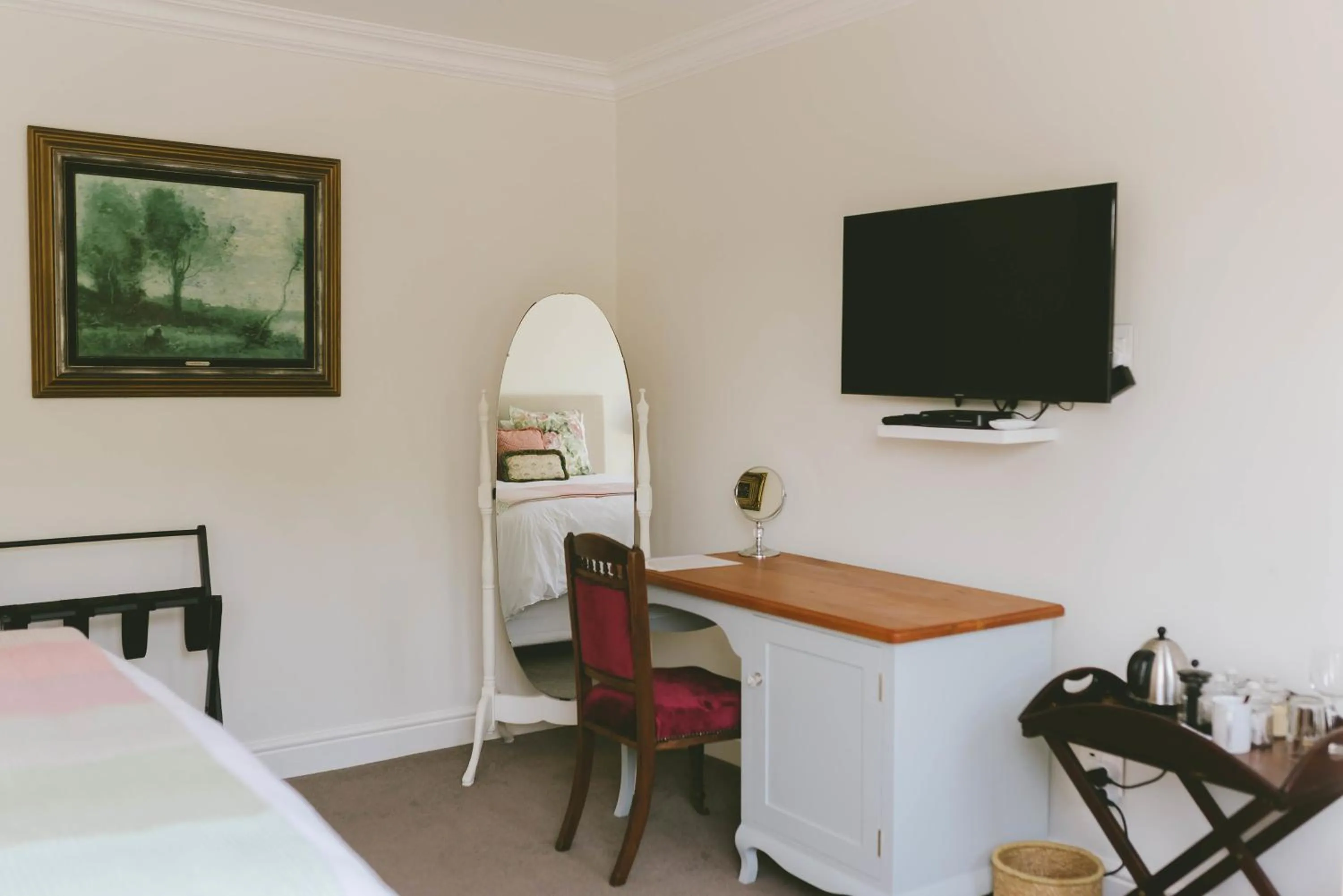 TV and multimedia, Bed in The Victorian Goose