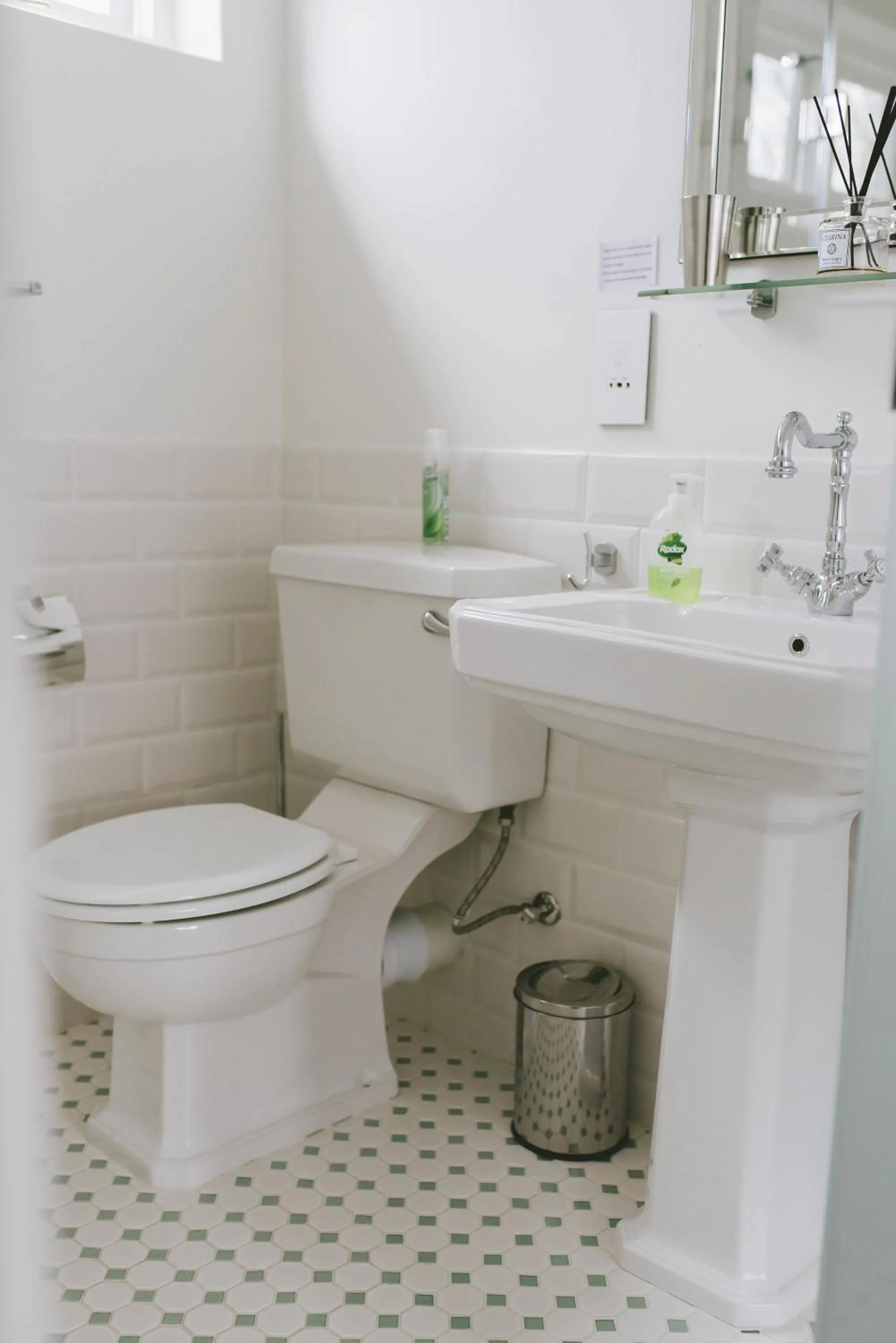 Shower in The Victorian Goose