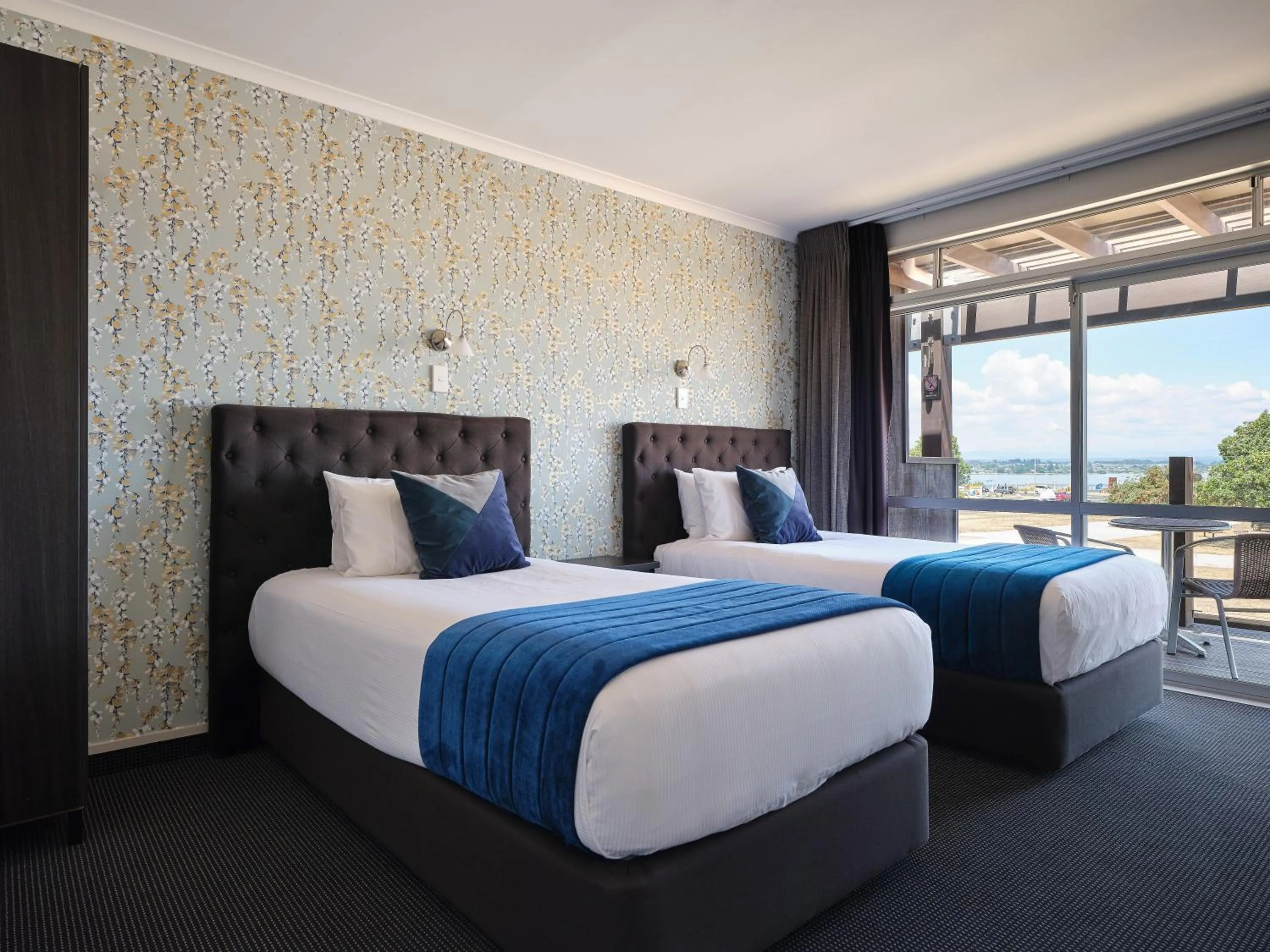 Bed in Suncourt Hotel & Conference Centre