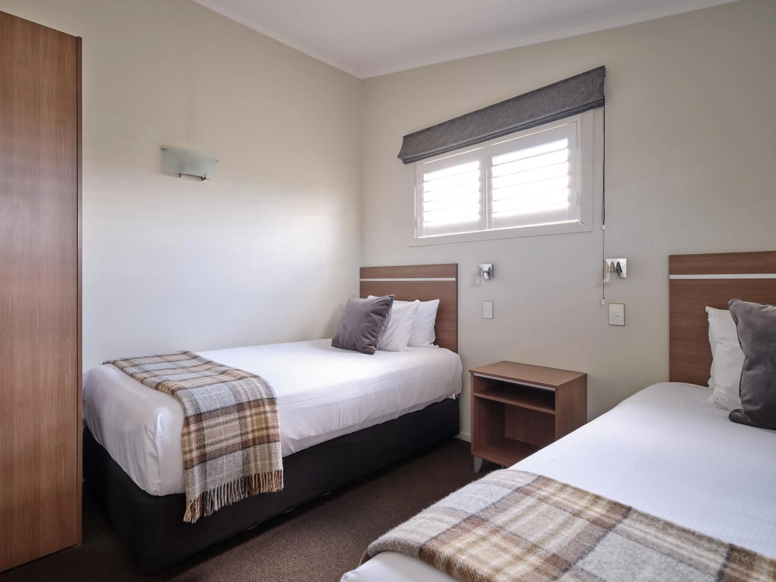 Bed in Suncourt Hotel & Conference Centre