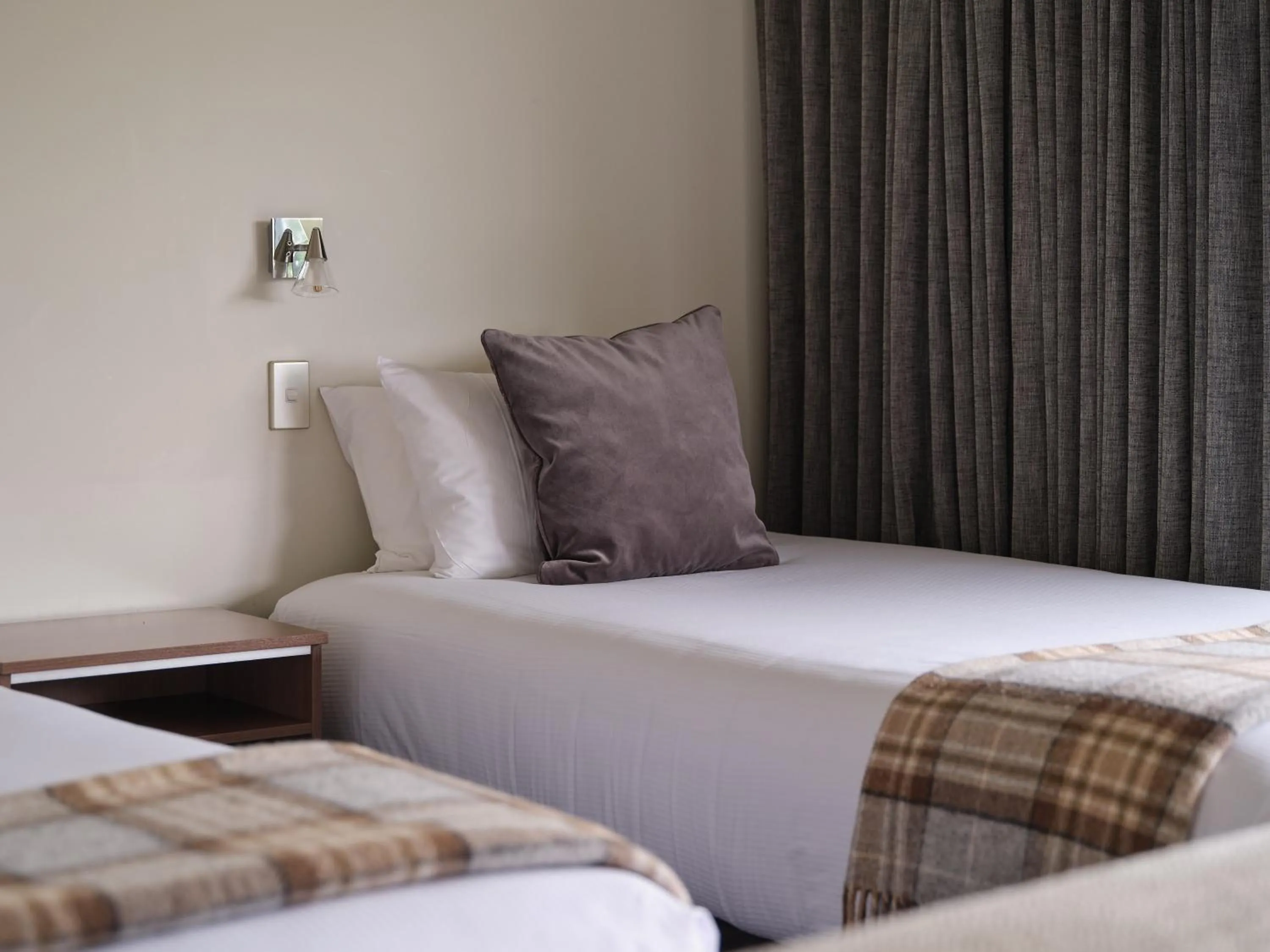 Bed in Suncourt Hotel & Conference Centre