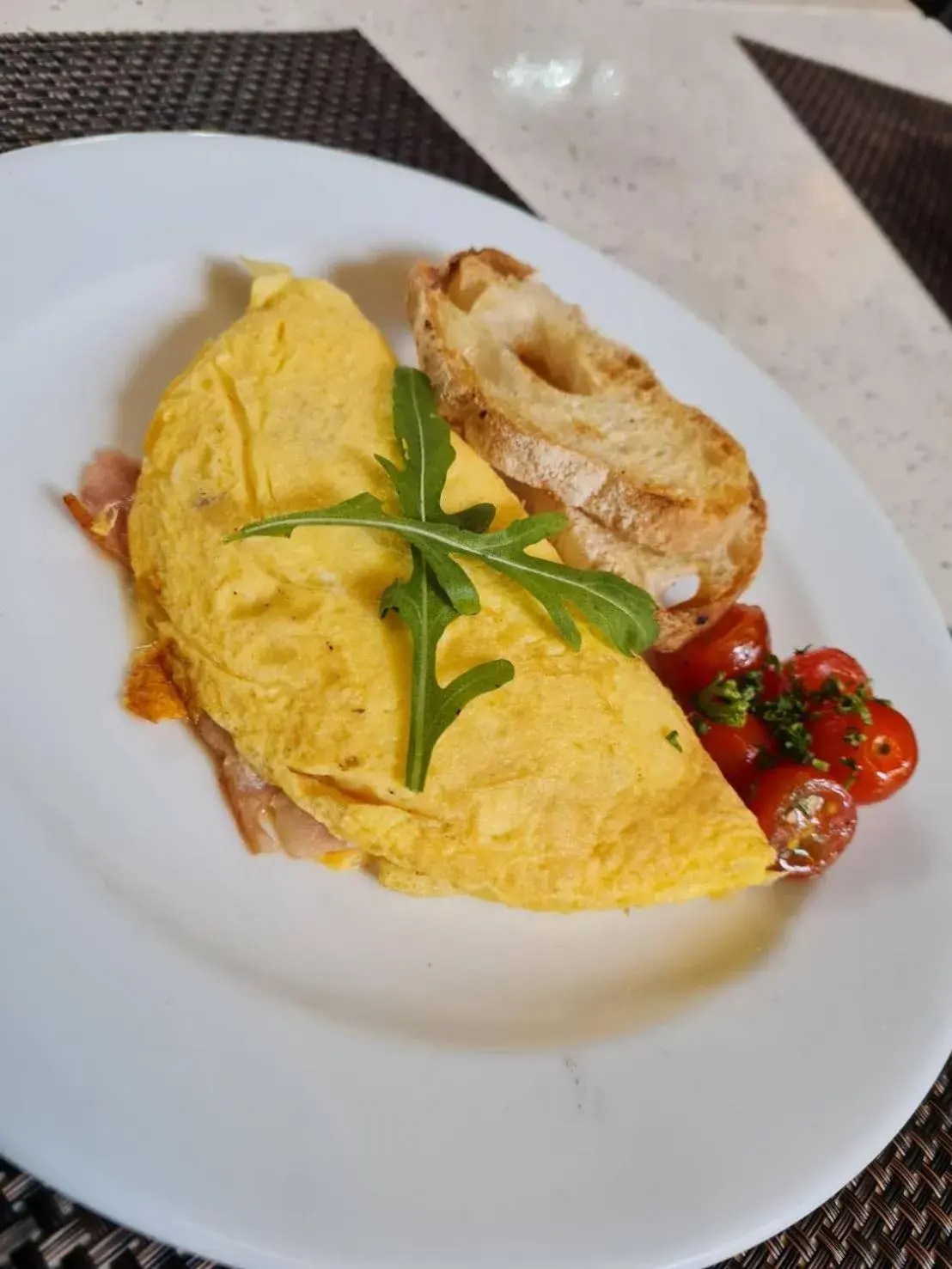 Food and drinks in The 3sis Hotel Food and drinks in The 3sis Hotel