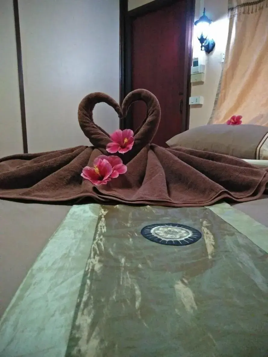 Bedroom, Bed in Phi Phi Green Hill Resort Bedroom, Bed in Phi Phi Green Hill Resort