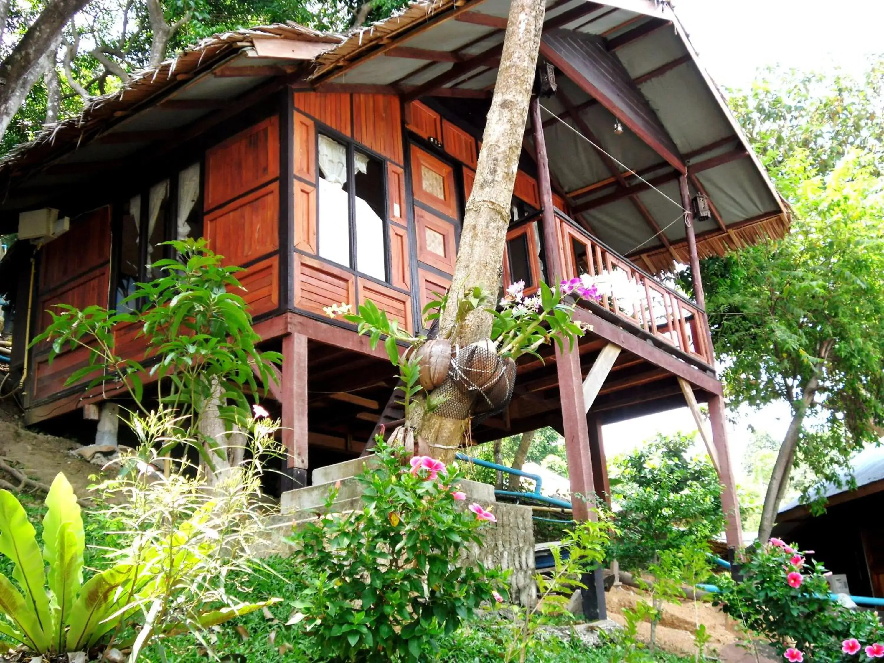 Facade/entrance in Phi Phi Green Hill Resort Facade/entrance in Phi Phi Green Hill Resort