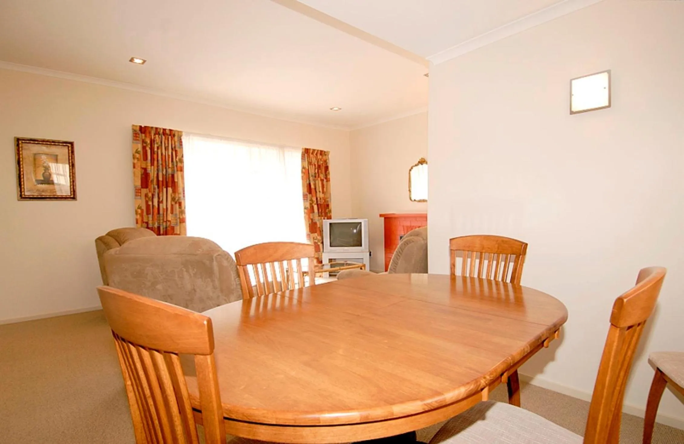 Dining area in Marineland Beachfront Accommodation