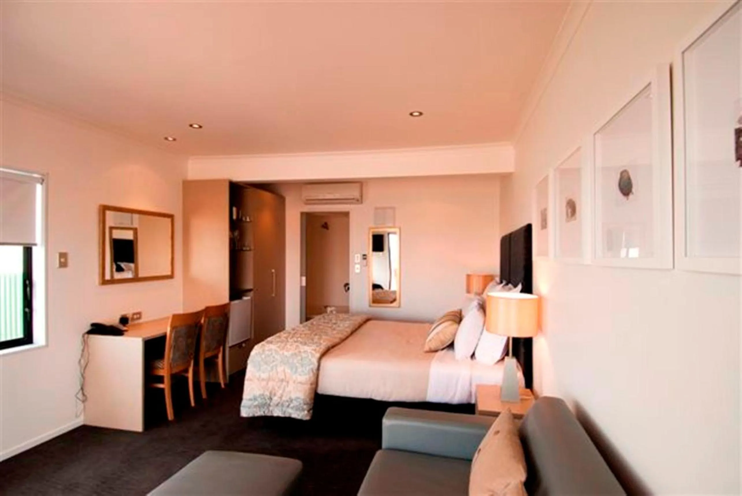 Bed in Marineland Beachfront Accommodation