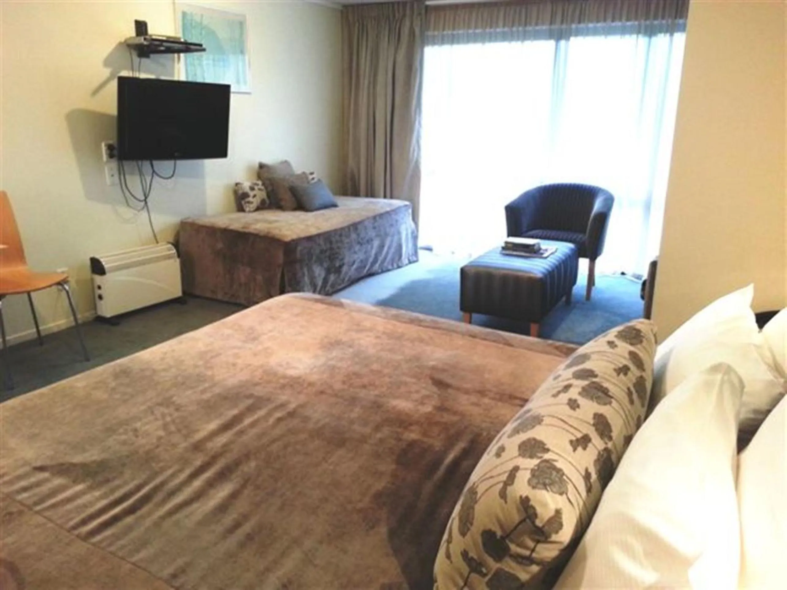 Decorative detail, Bed in Marineland Beachfront Accommodation