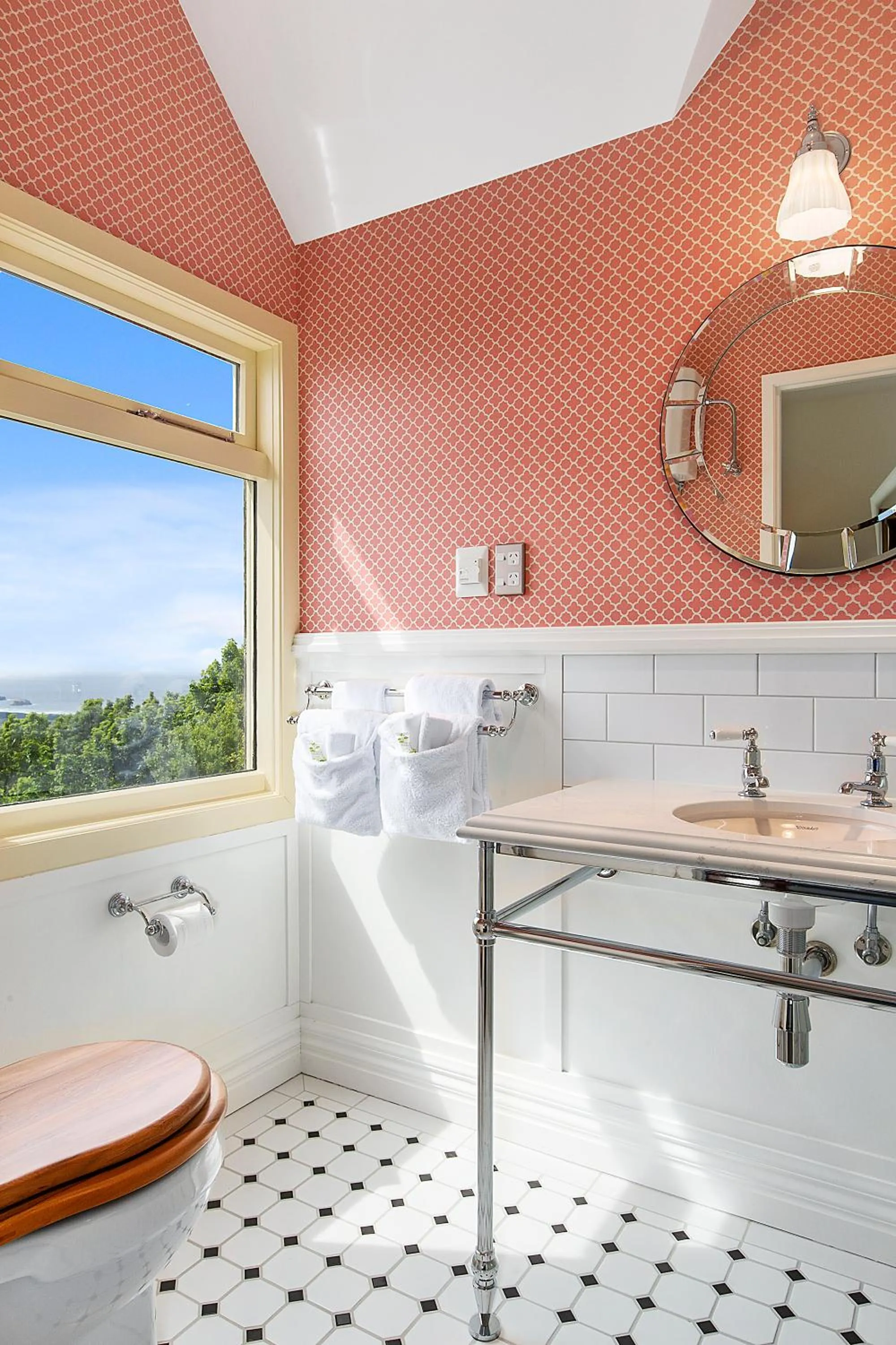 Larnach Lodge & Stable Stay