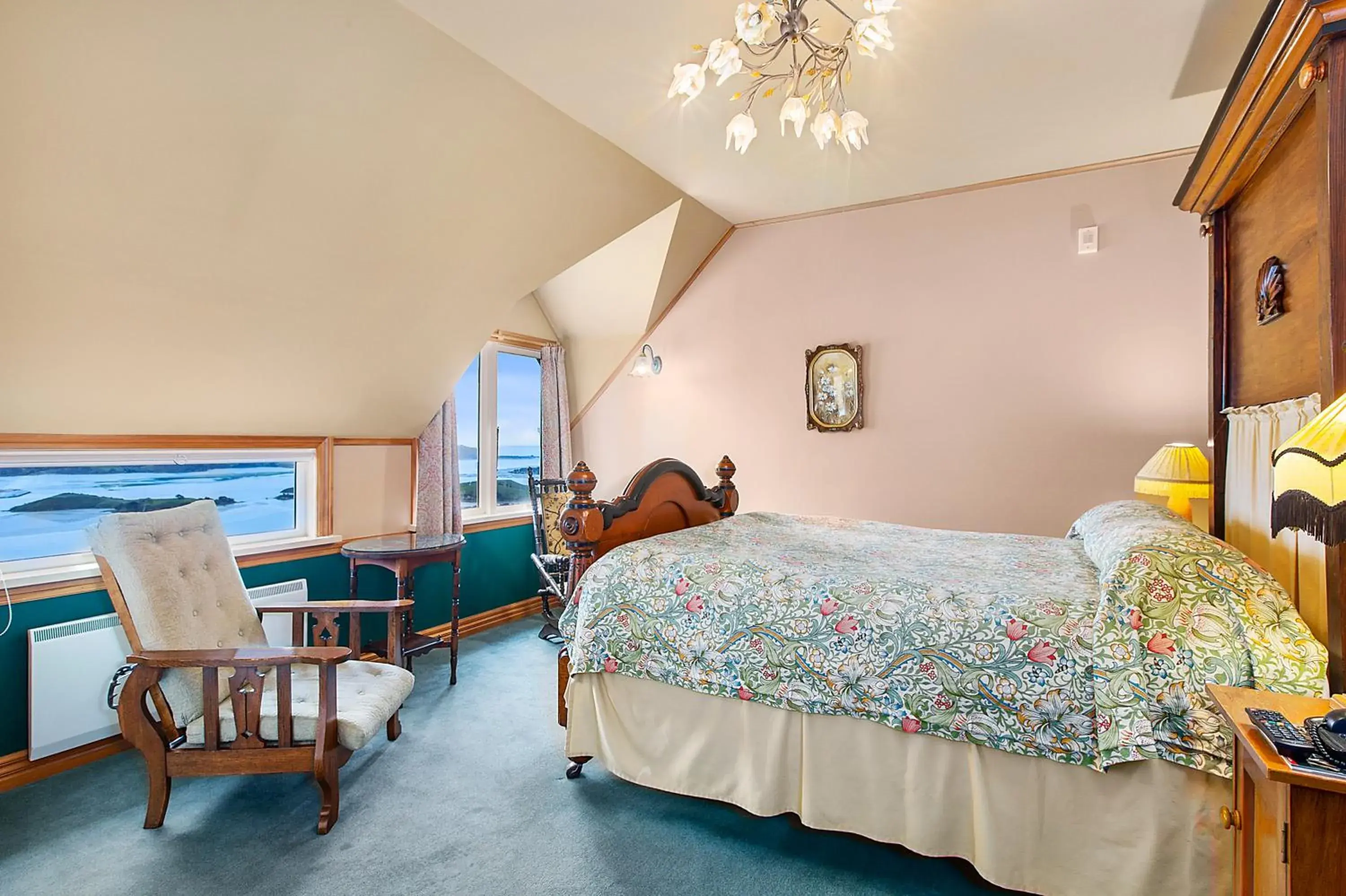 Bed in Larnach Lodge & Stable Stay Bed in Larnach Lodge & Stable Stay