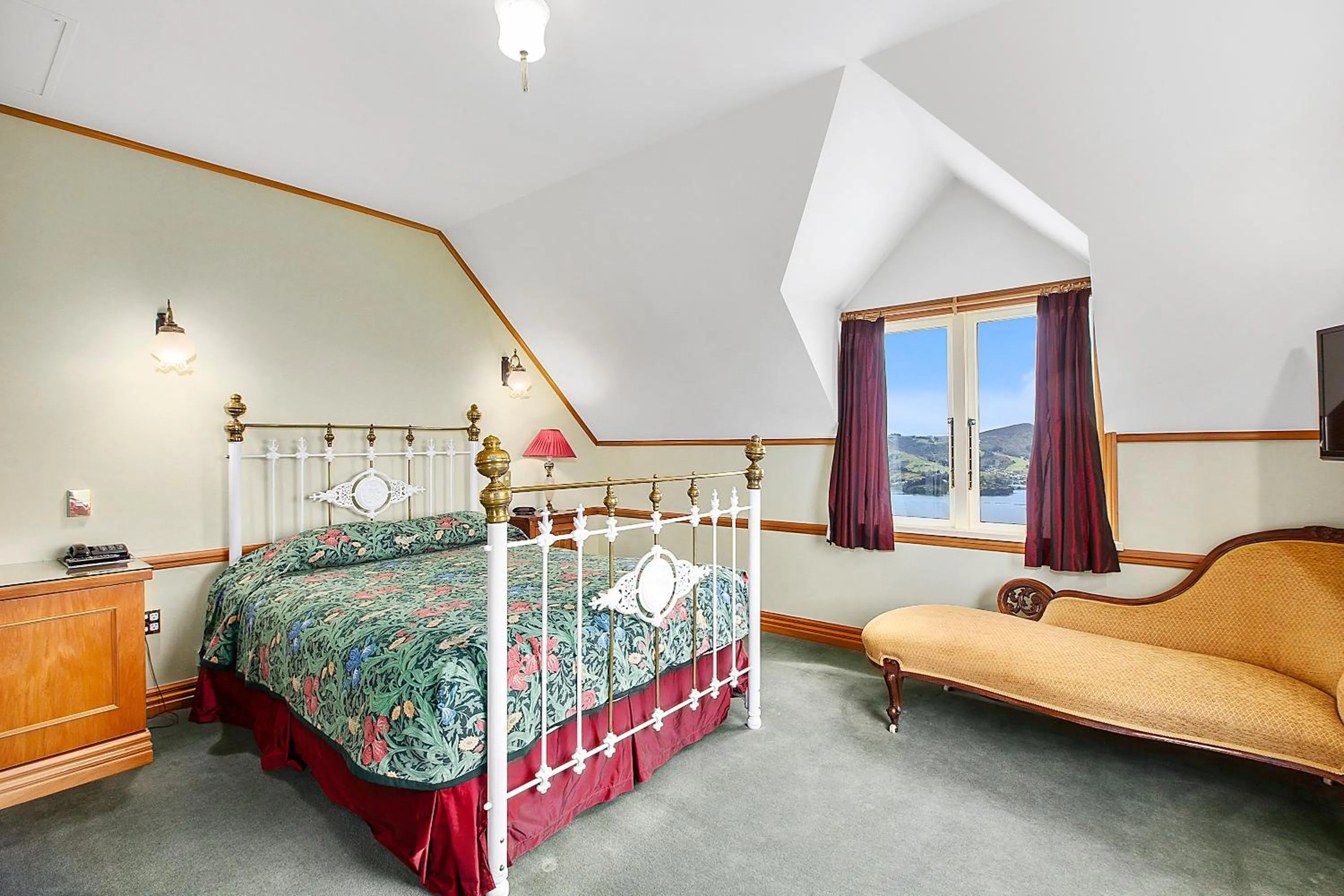 Bed in Larnach Lodge & Stable Stay