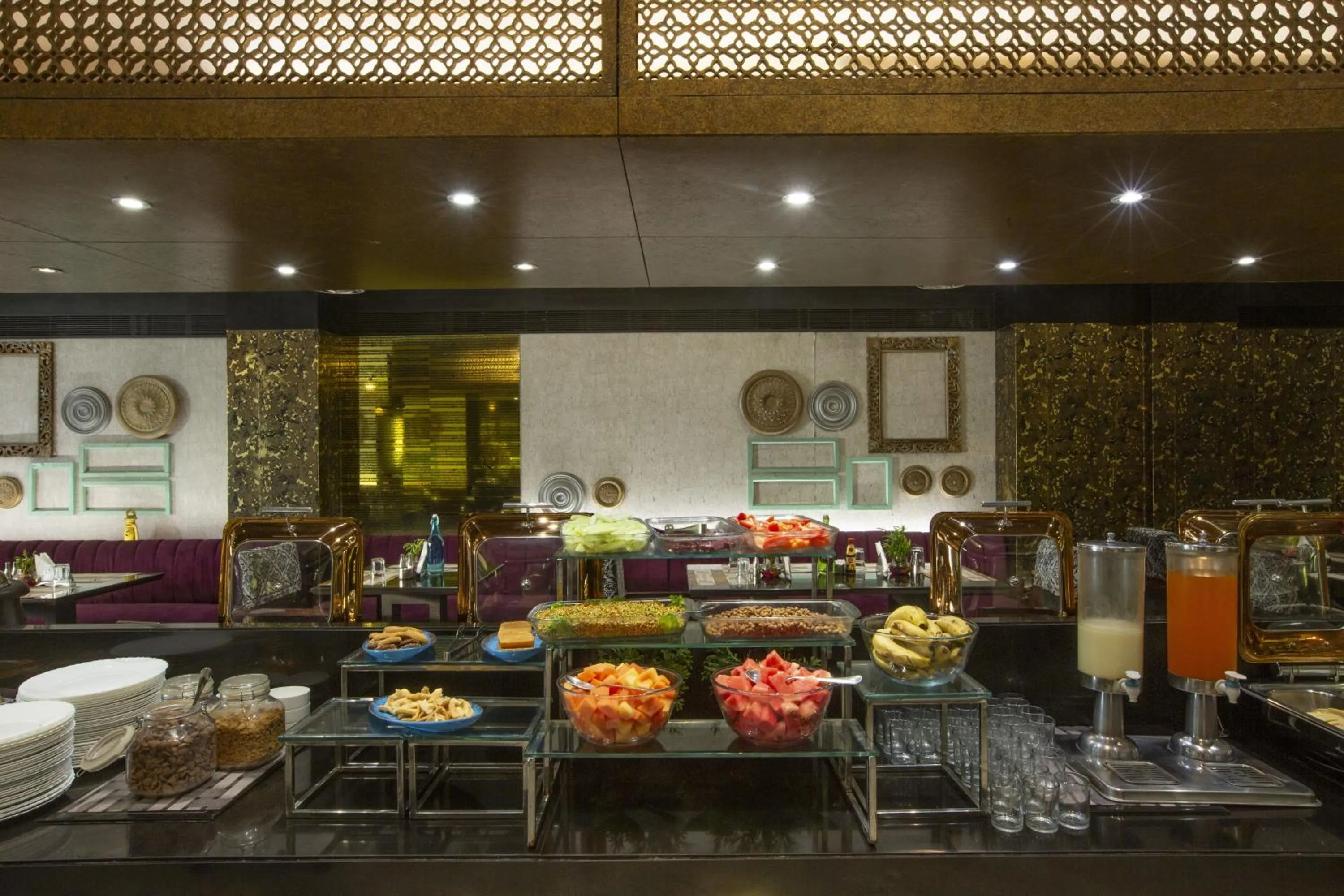 Restaurant/places to eat in Vesta Maurya Palace