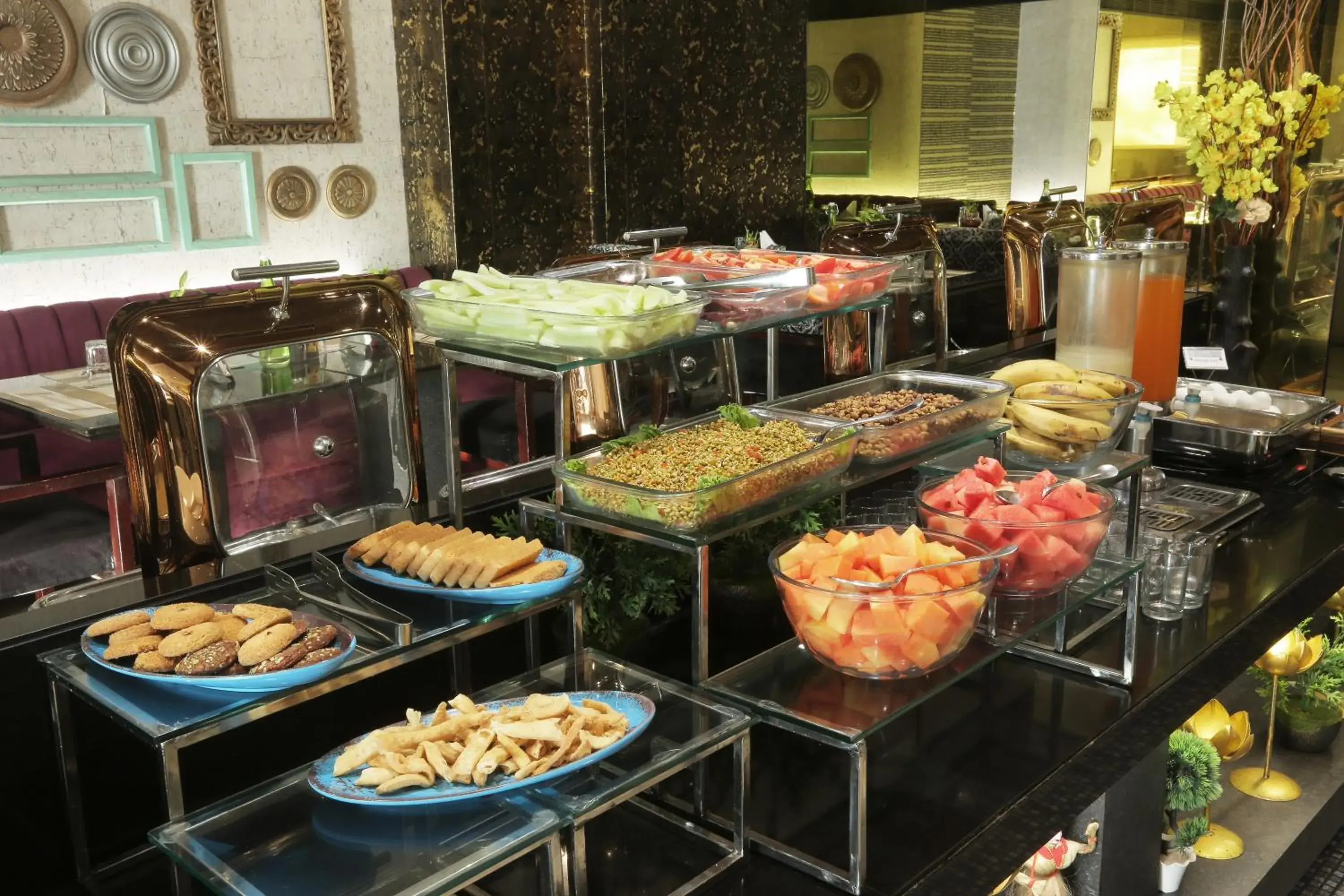 Food and drinks in Vesta Maurya Palace Food and drinks in Vesta Maurya Palace
