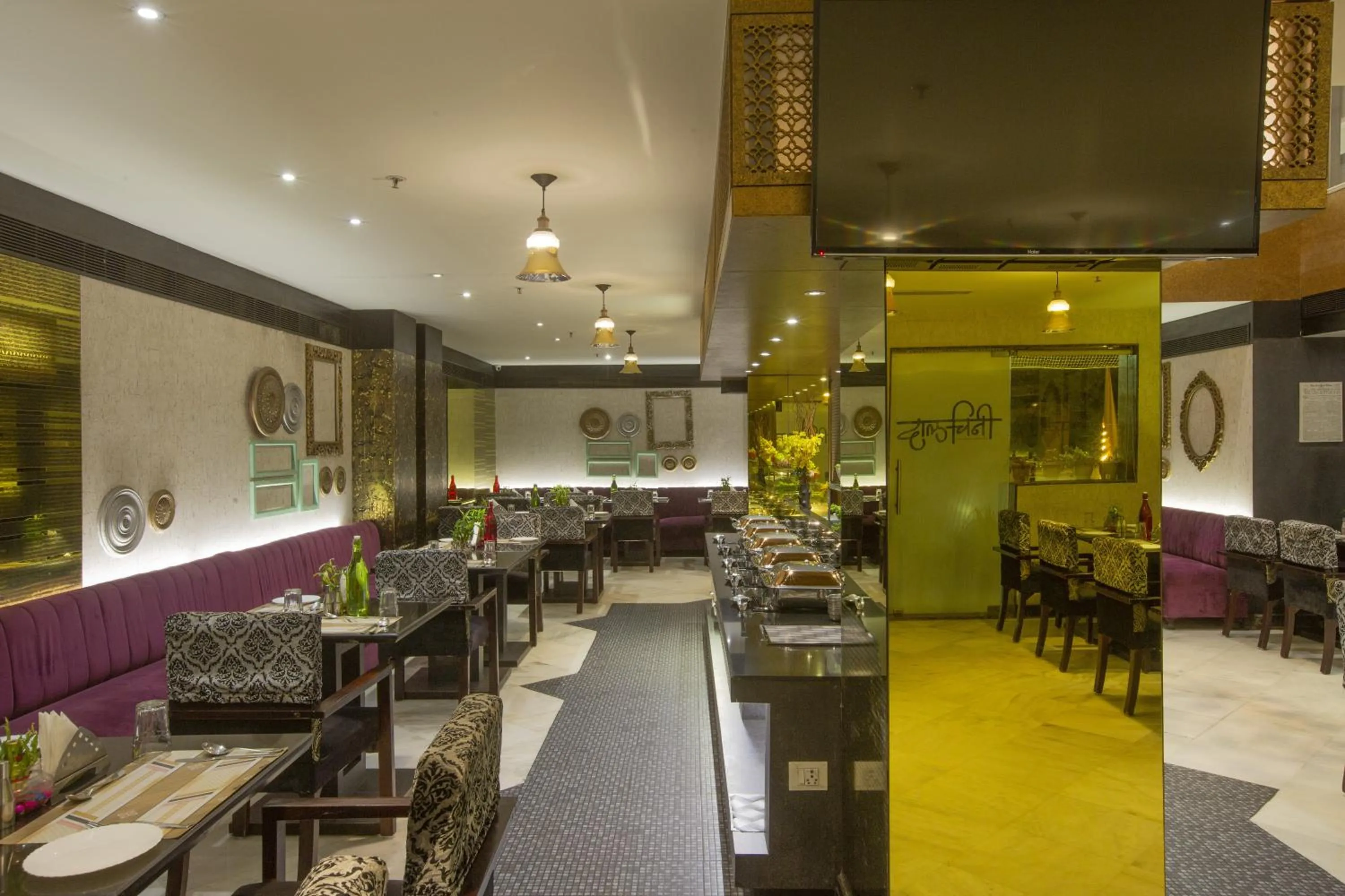 Restaurant/places to eat in Vesta Maurya Palace