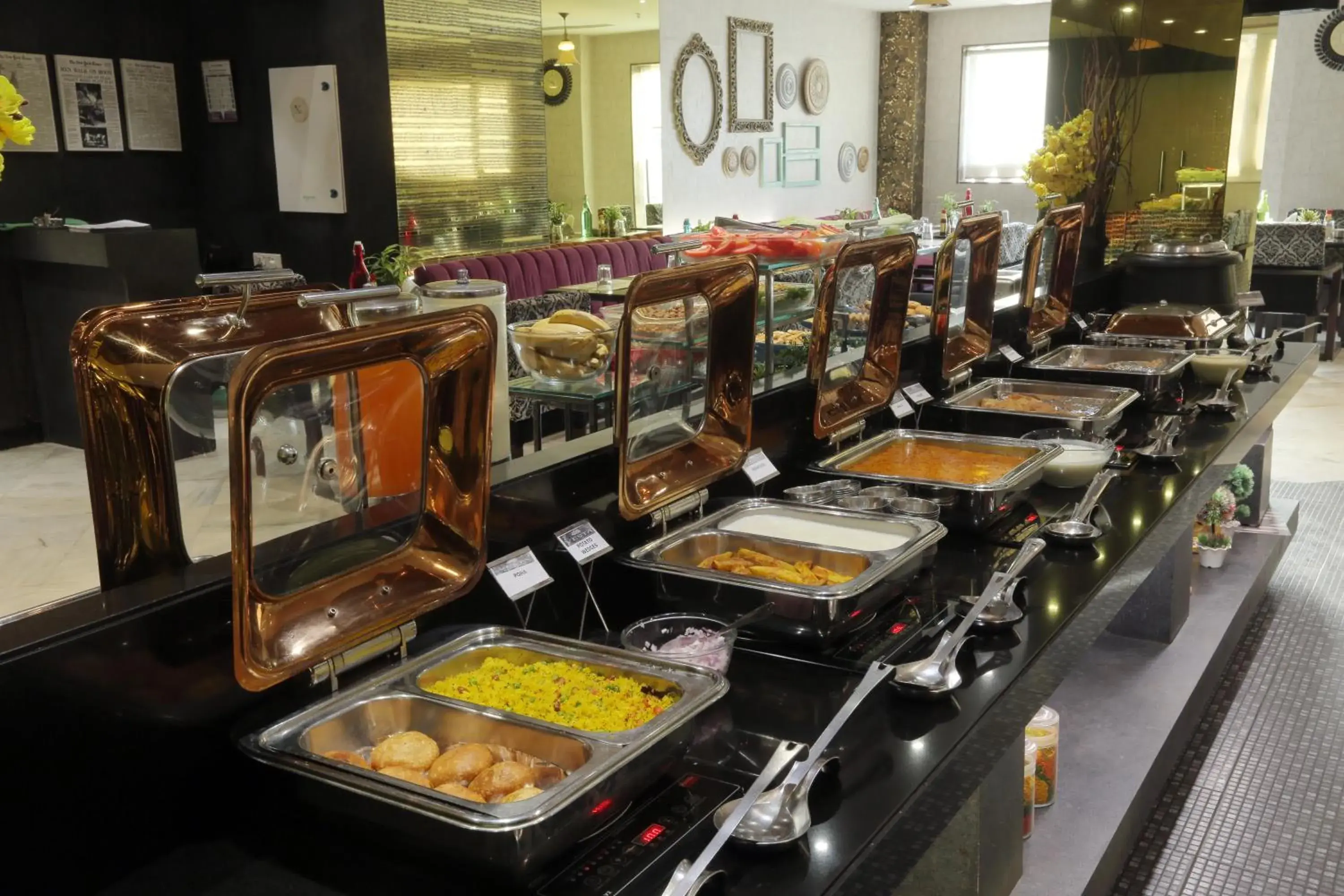 Food and drinks in Vesta Maurya Palace Food and drinks in Vesta Maurya Palace