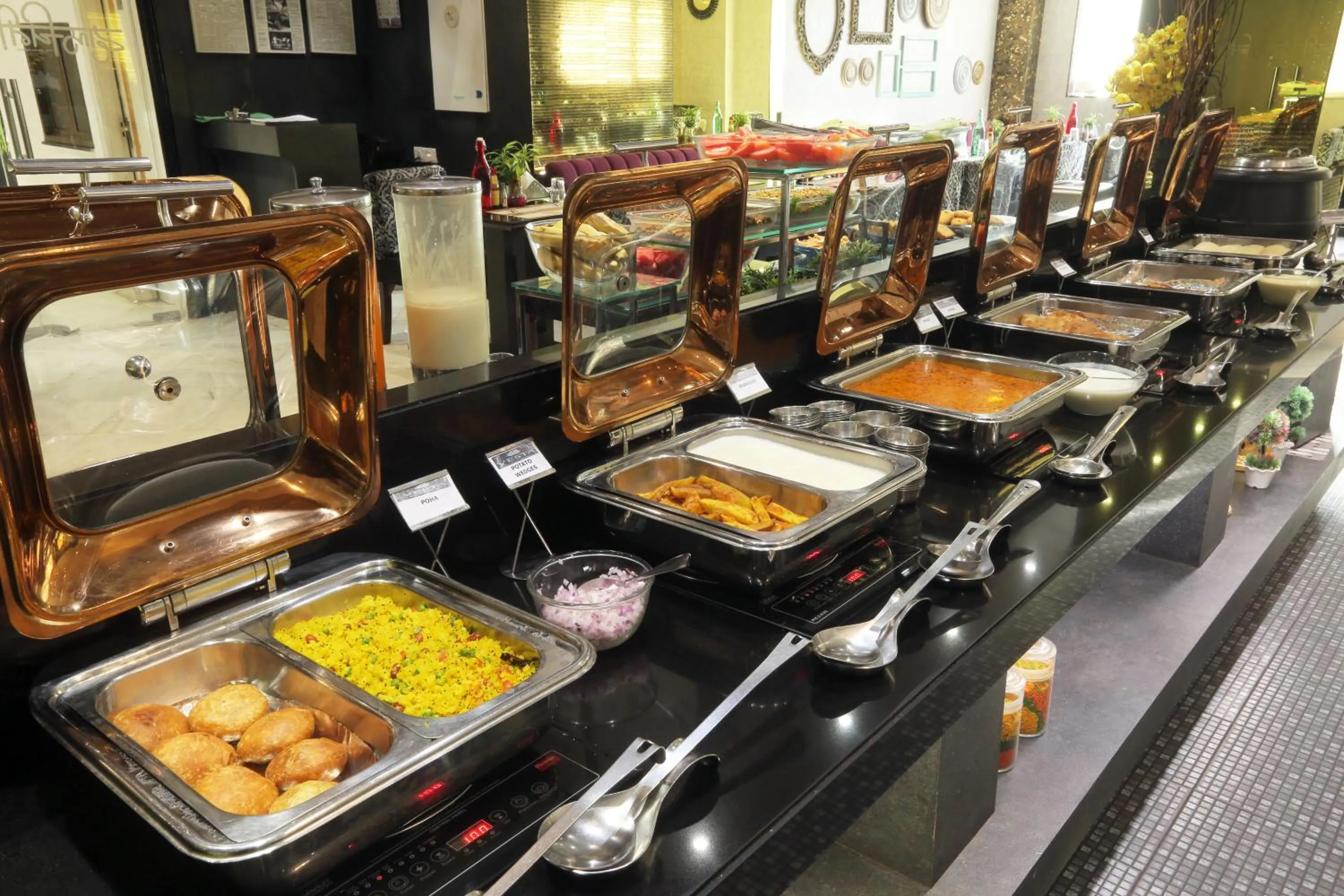 Food and drinks in Vesta Maurya Palace