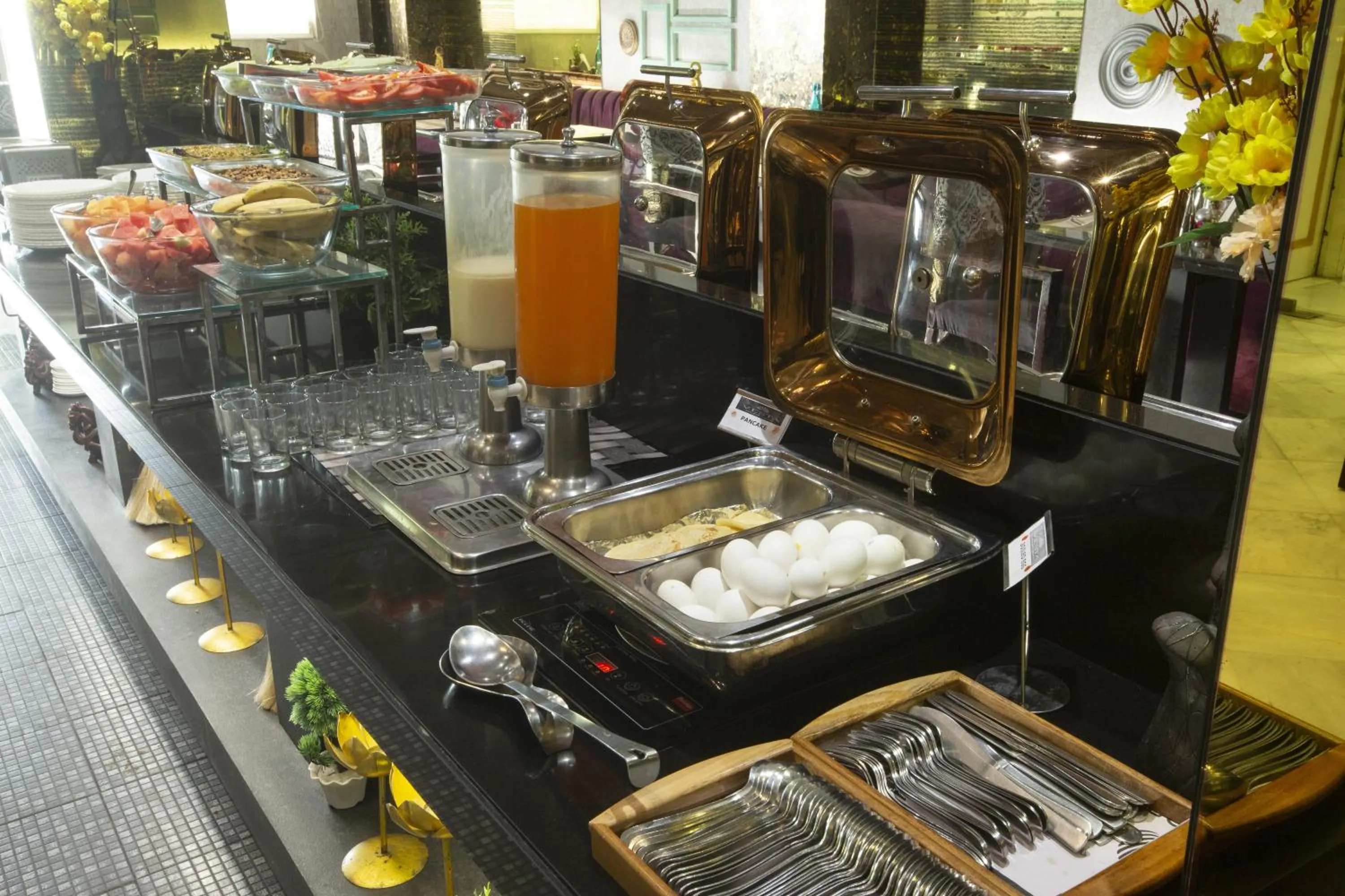 Food and drinks in Vesta Maurya Palace