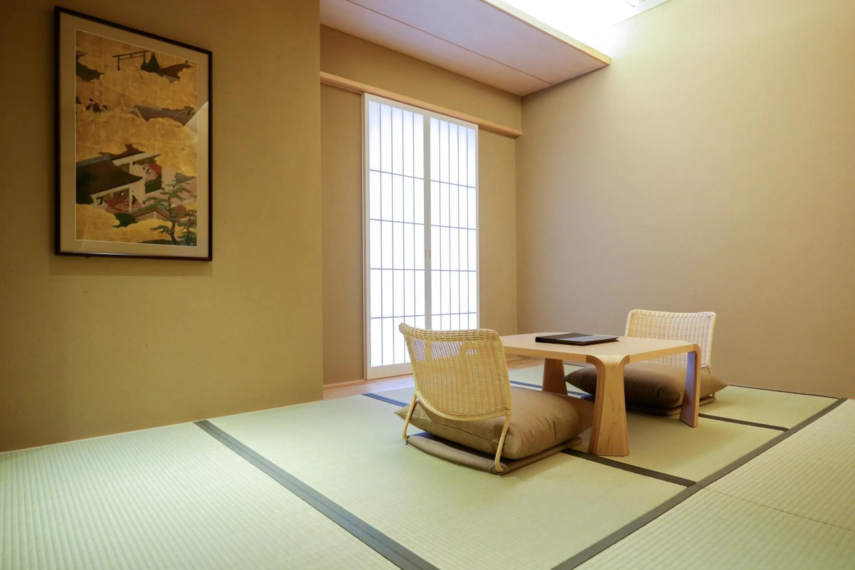 Living room in Kaminarimon Ryokan