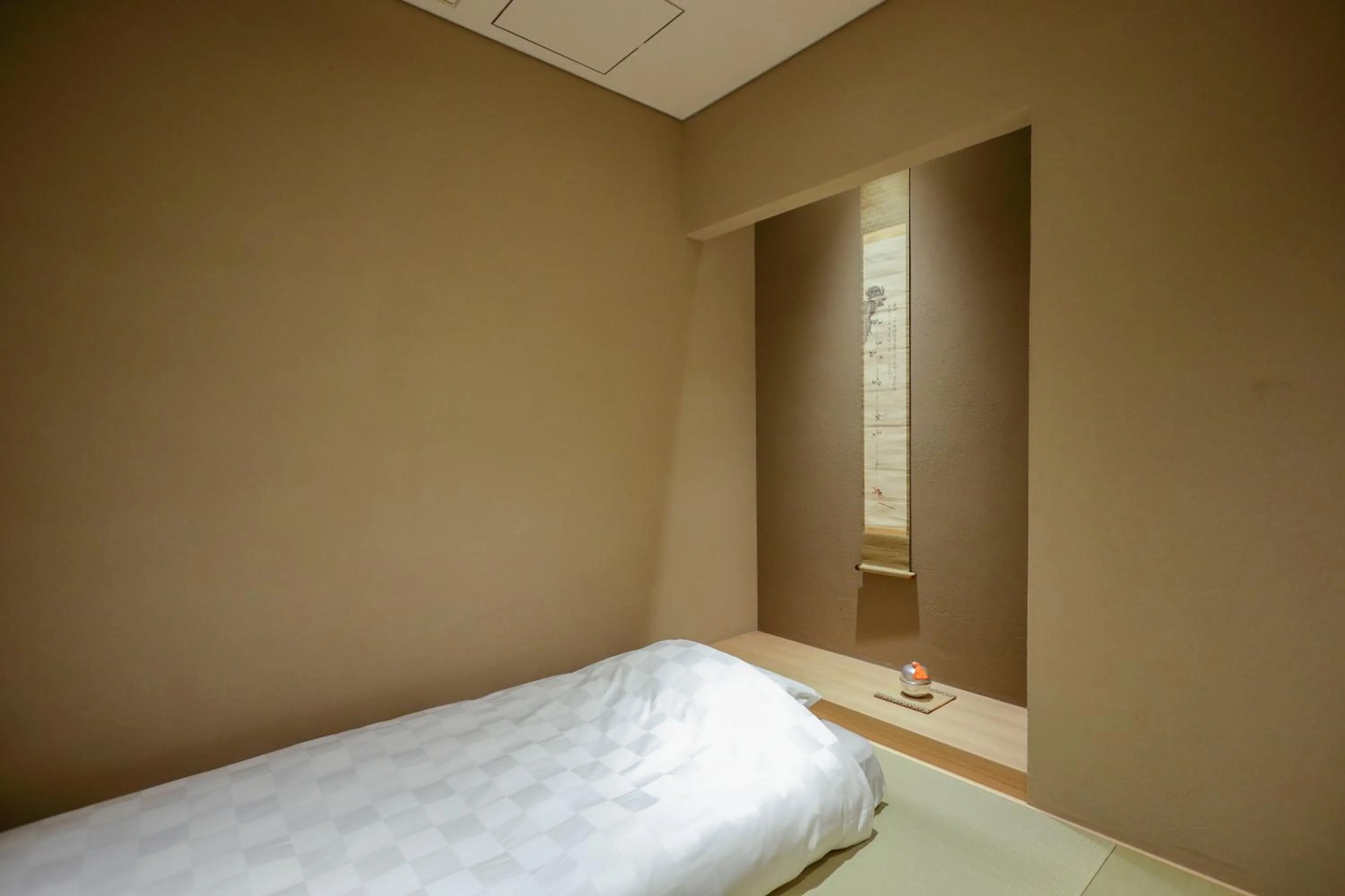 Bed in Kaminarimon Ryokan