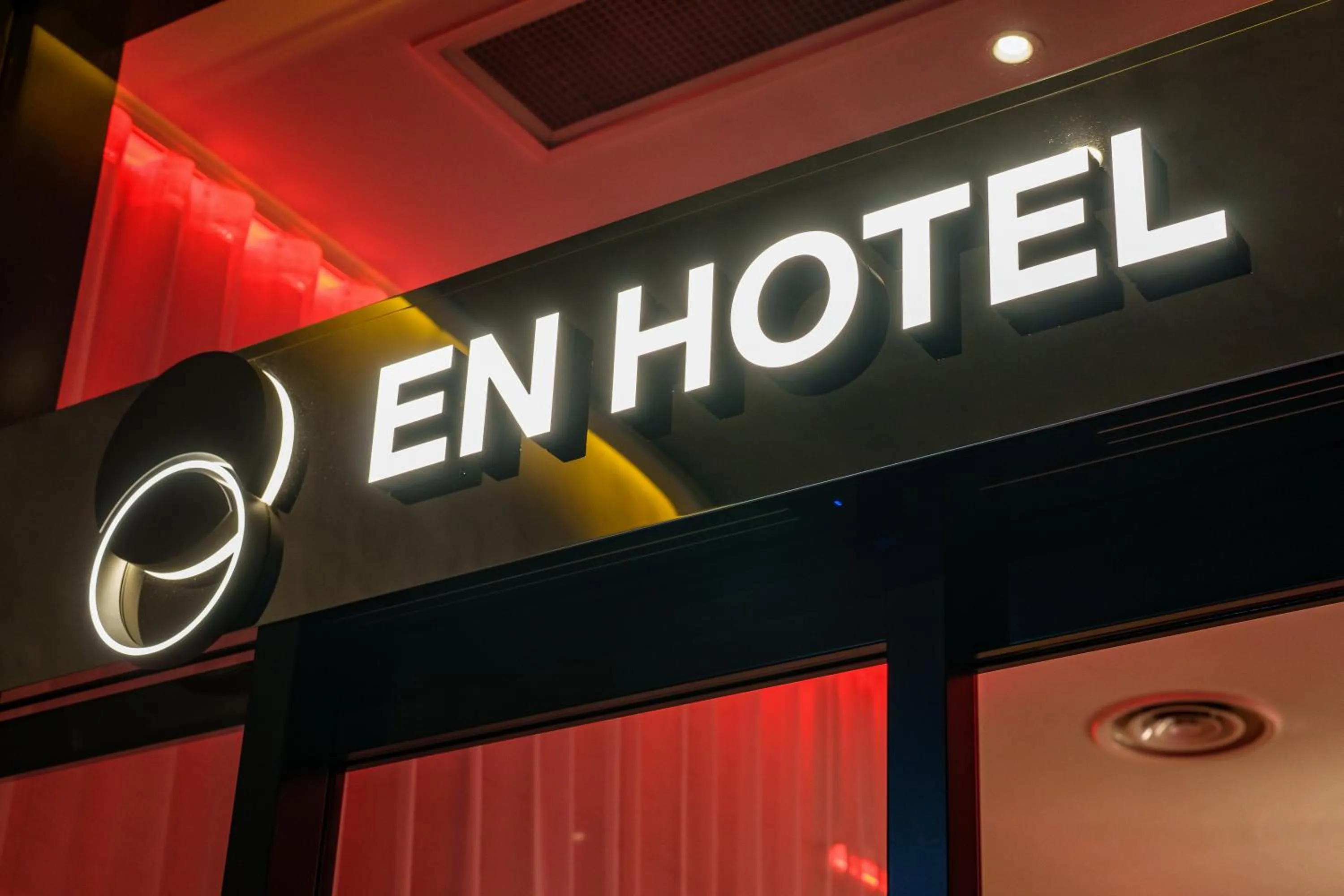 Logo/Certificate/Sign in EN Hotel Shibuya