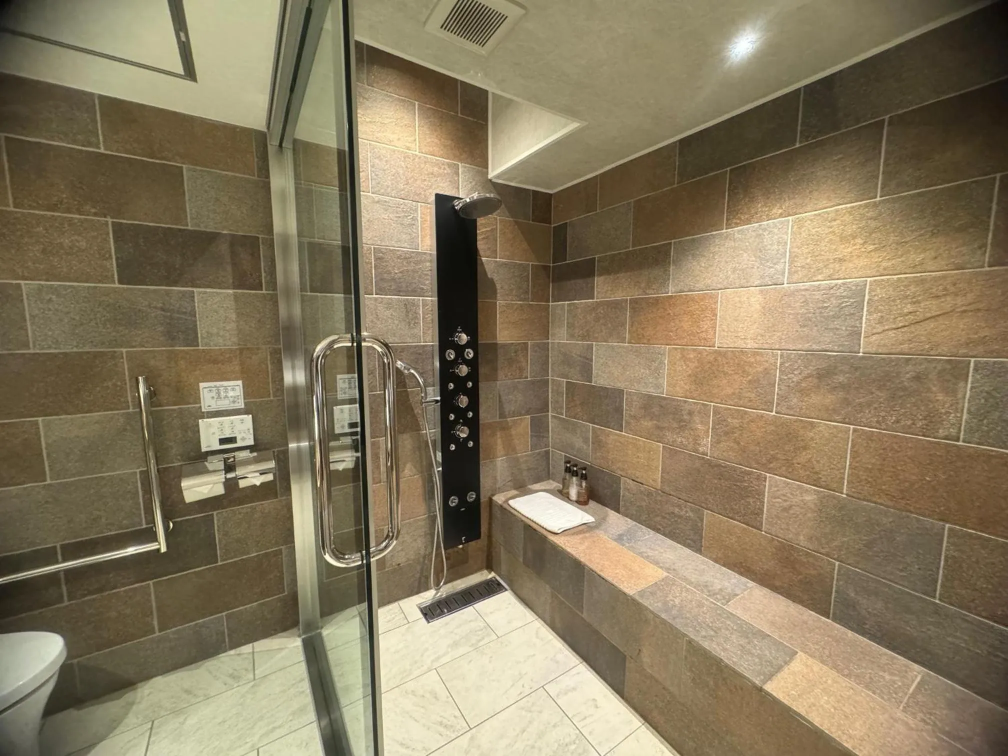 Shower in EN Hotel Shibuya