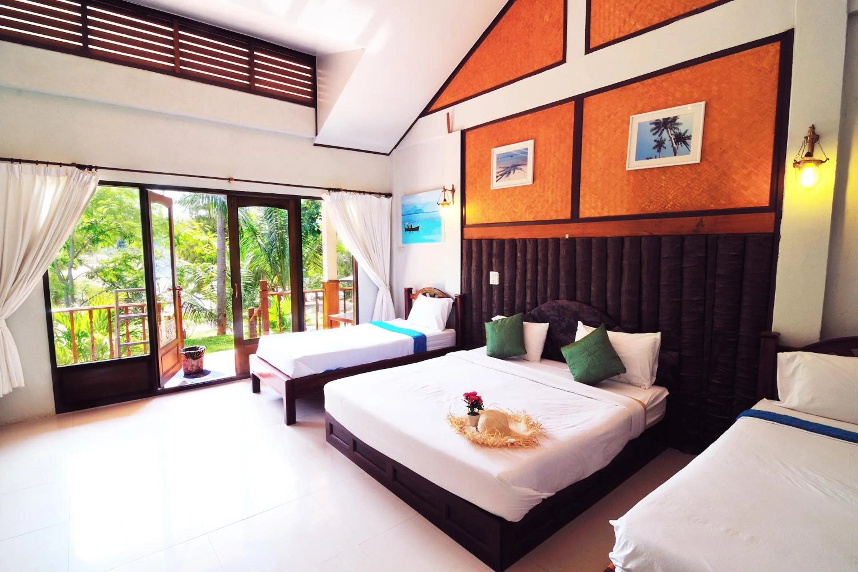 Photo of the whole room, Bed in Koh Talu Island Resort