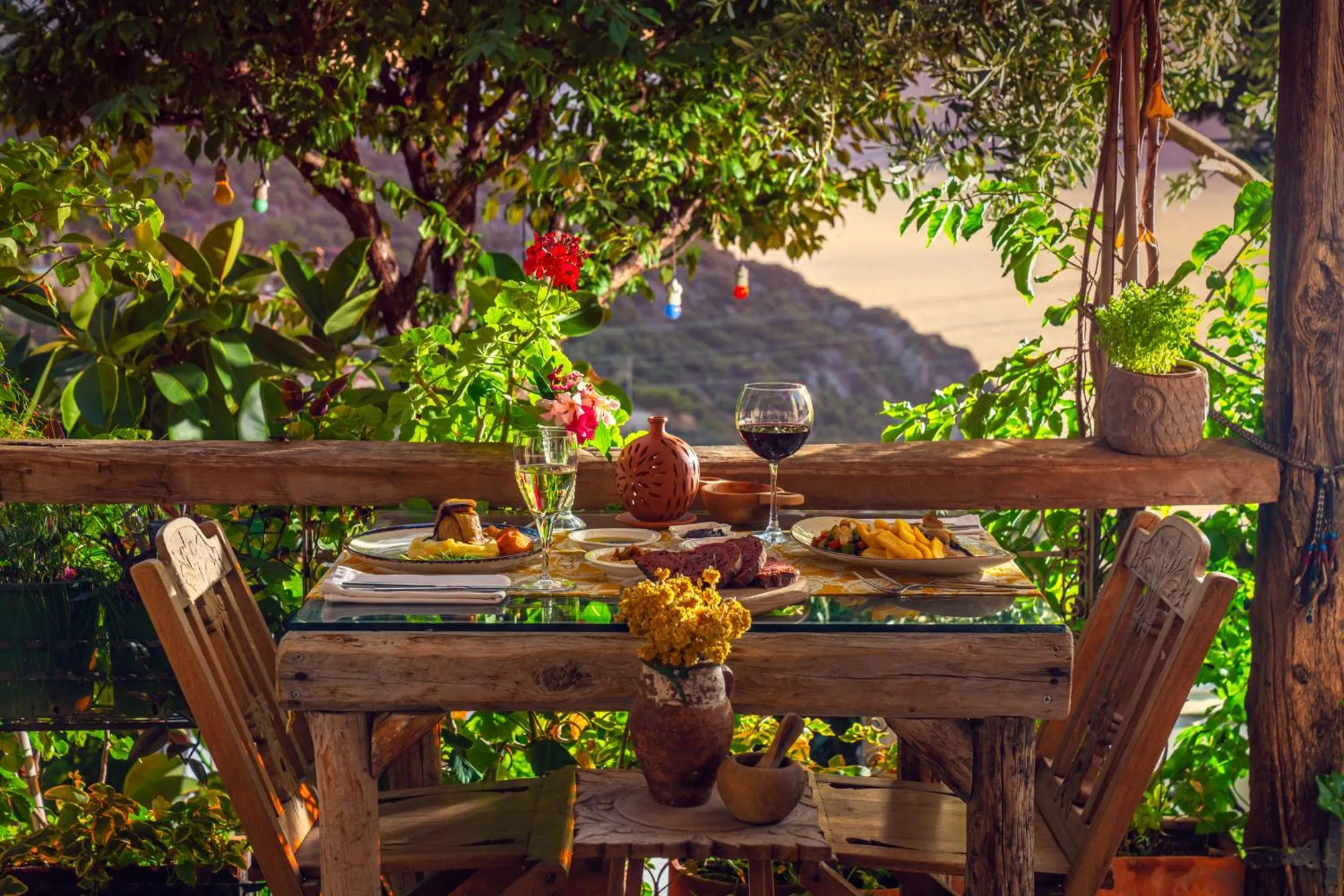 Restaurant/places to eat in Fidanka Hotel