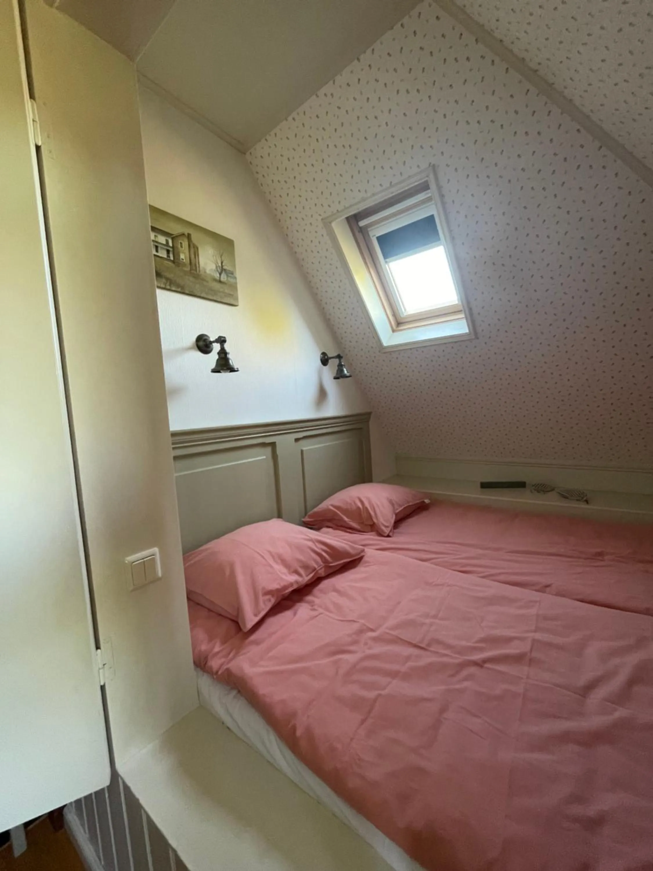 Bed in Gastenkamer Boven-Langs