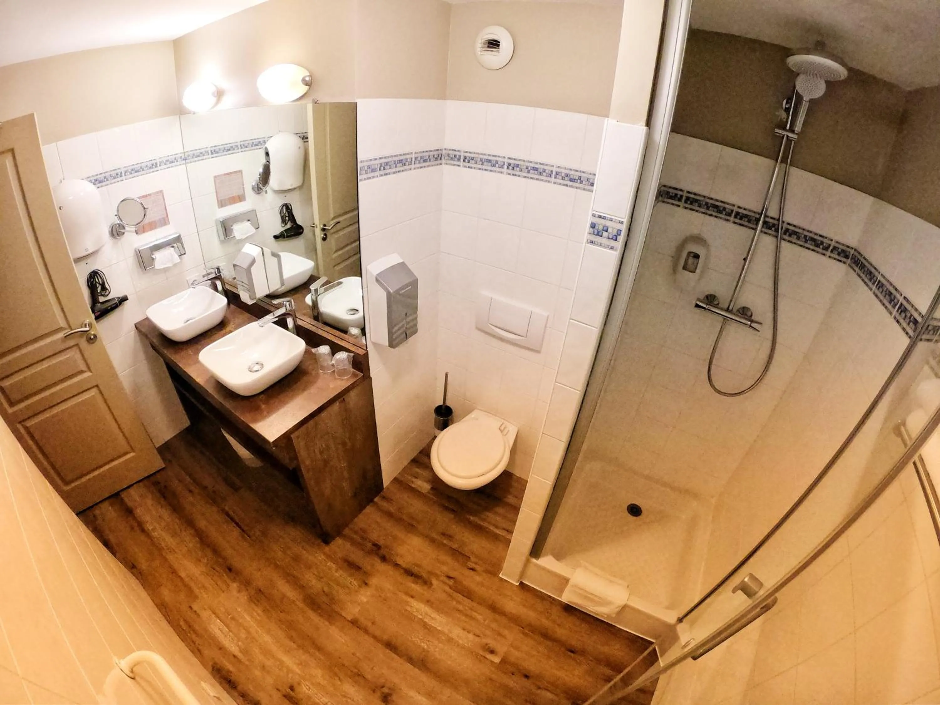 Bathroom in Hôtel Les Arches
