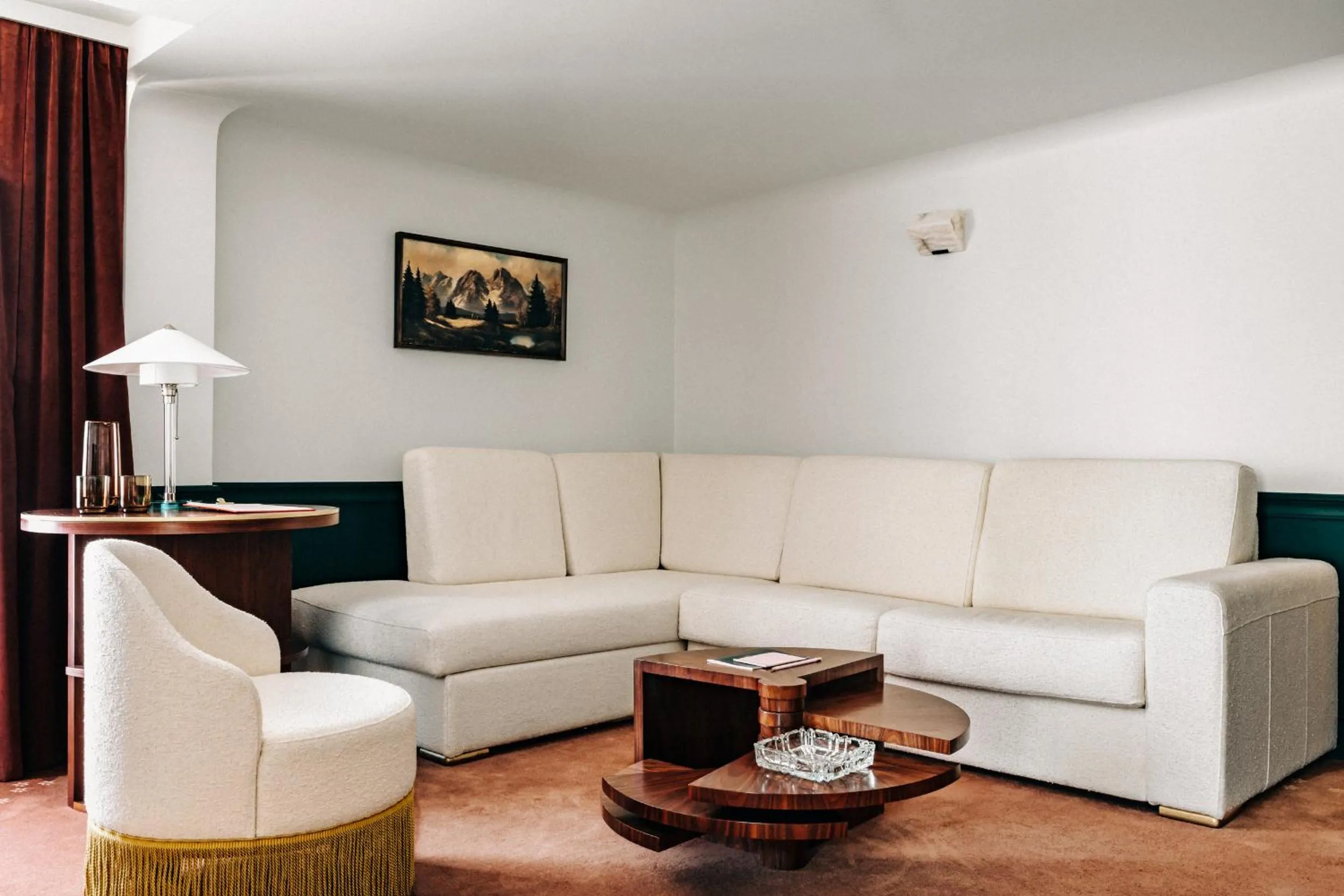 Photo of the whole room in Experimental Chalet