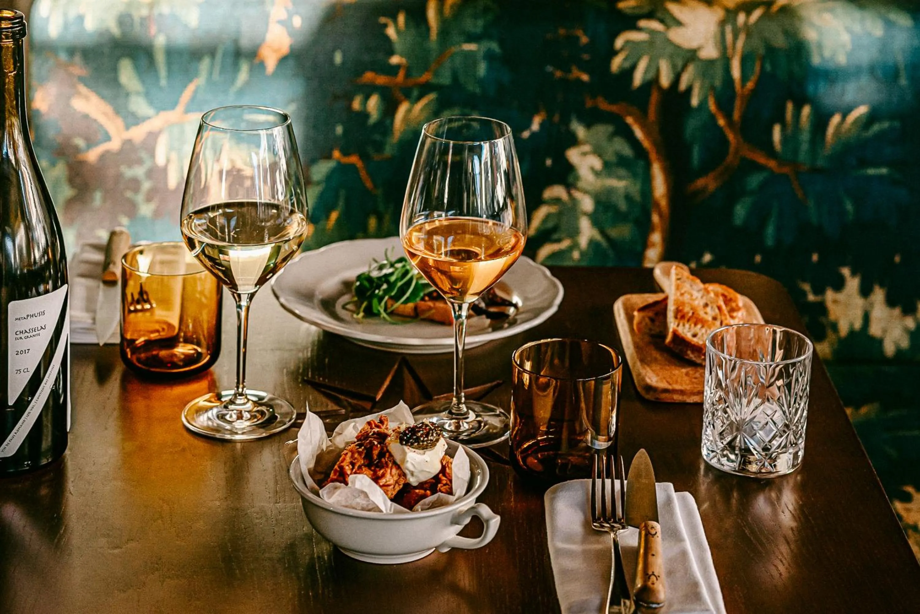 Restaurant/places to eat in Experimental Chalet