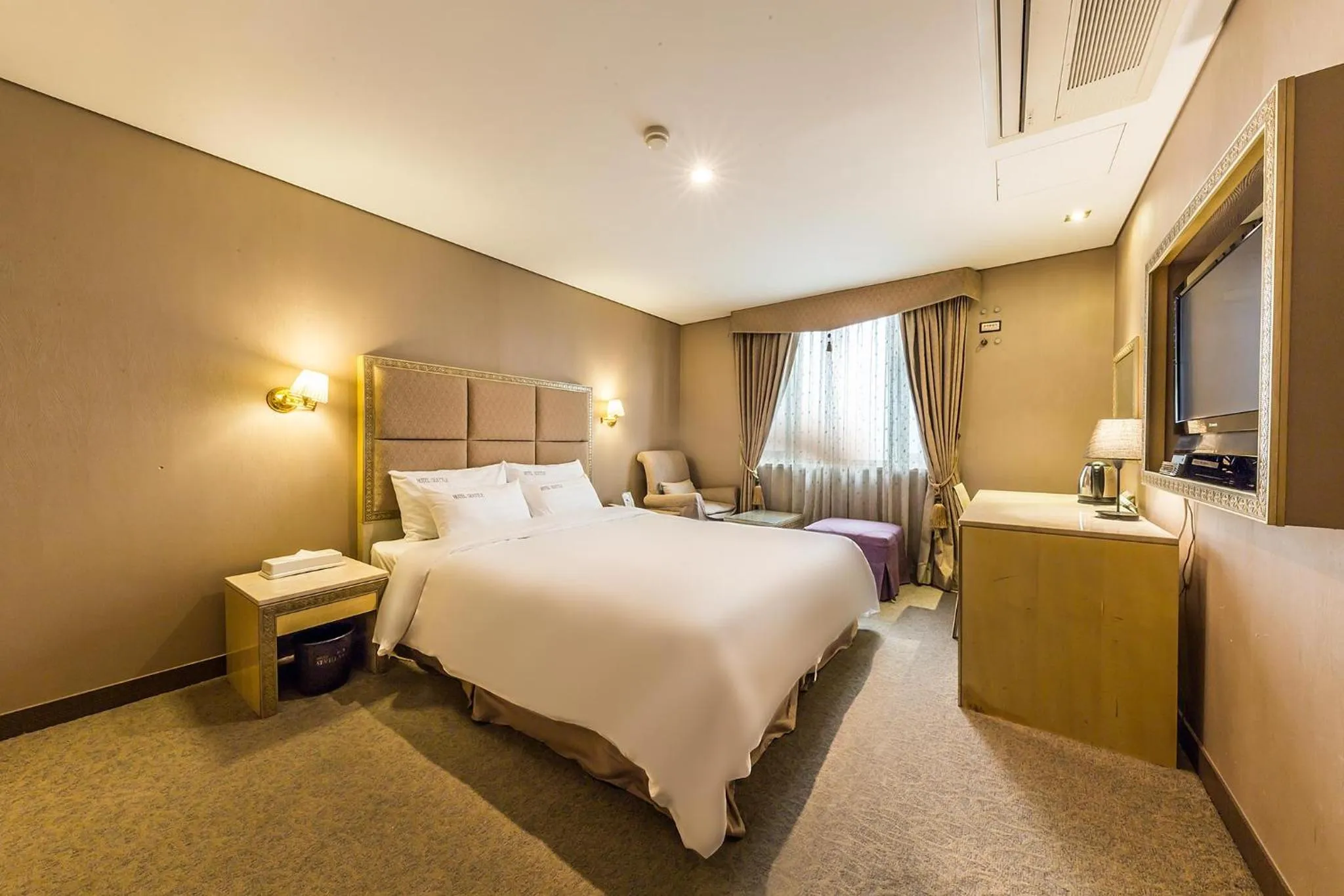 Photo of the whole room, Bed in Incheon Airport Hotel Seattle