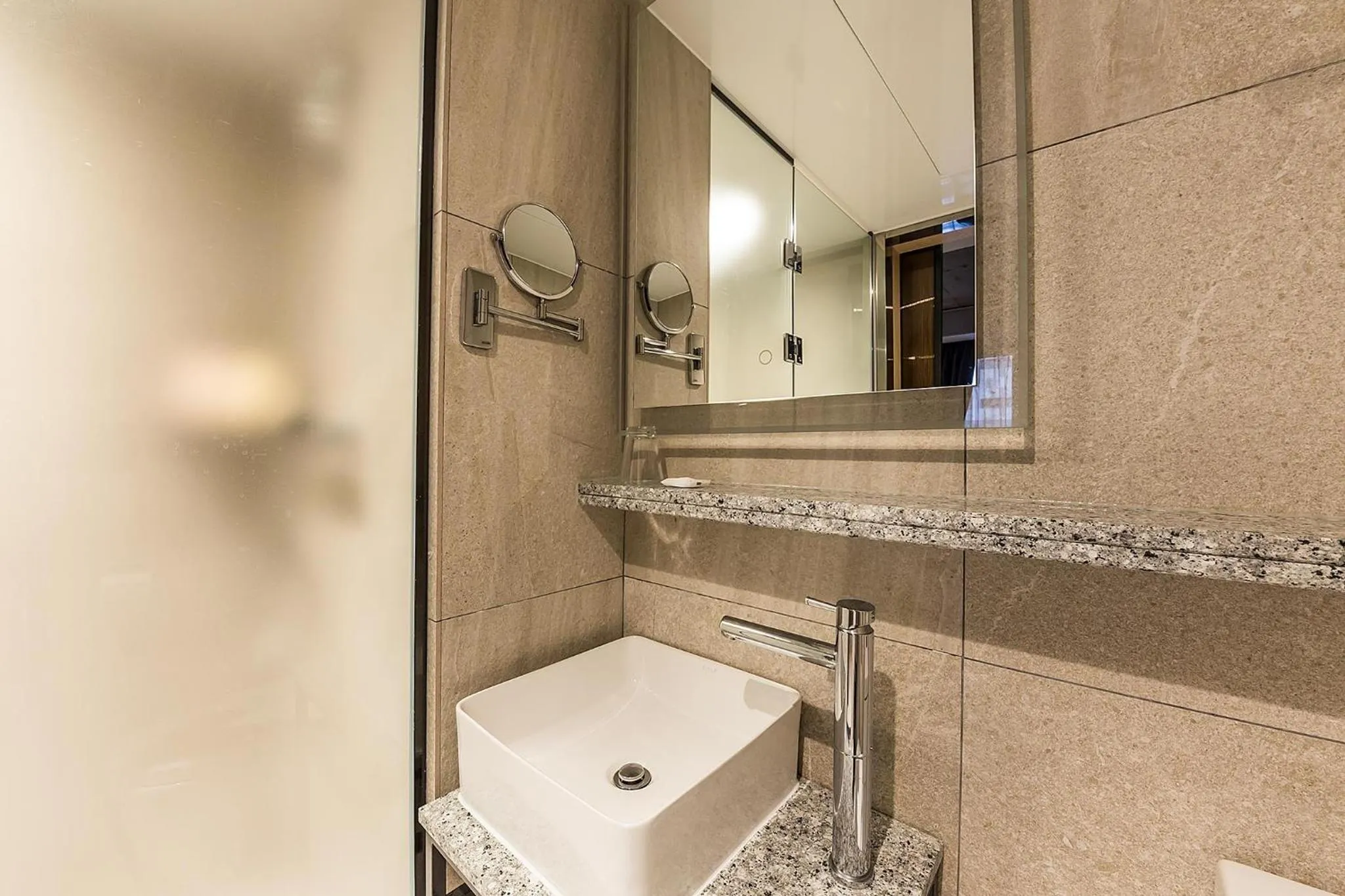 Shower in Incheon Airport Hotel Seattle