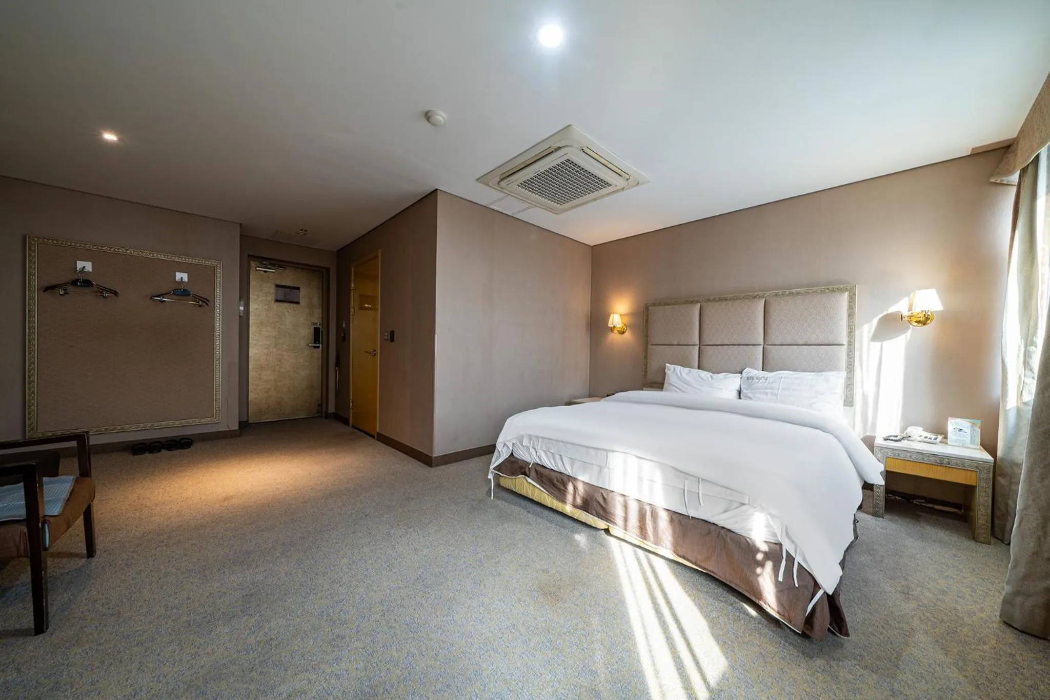 Bedroom, Bed in Incheon Airport Hotel Seattle