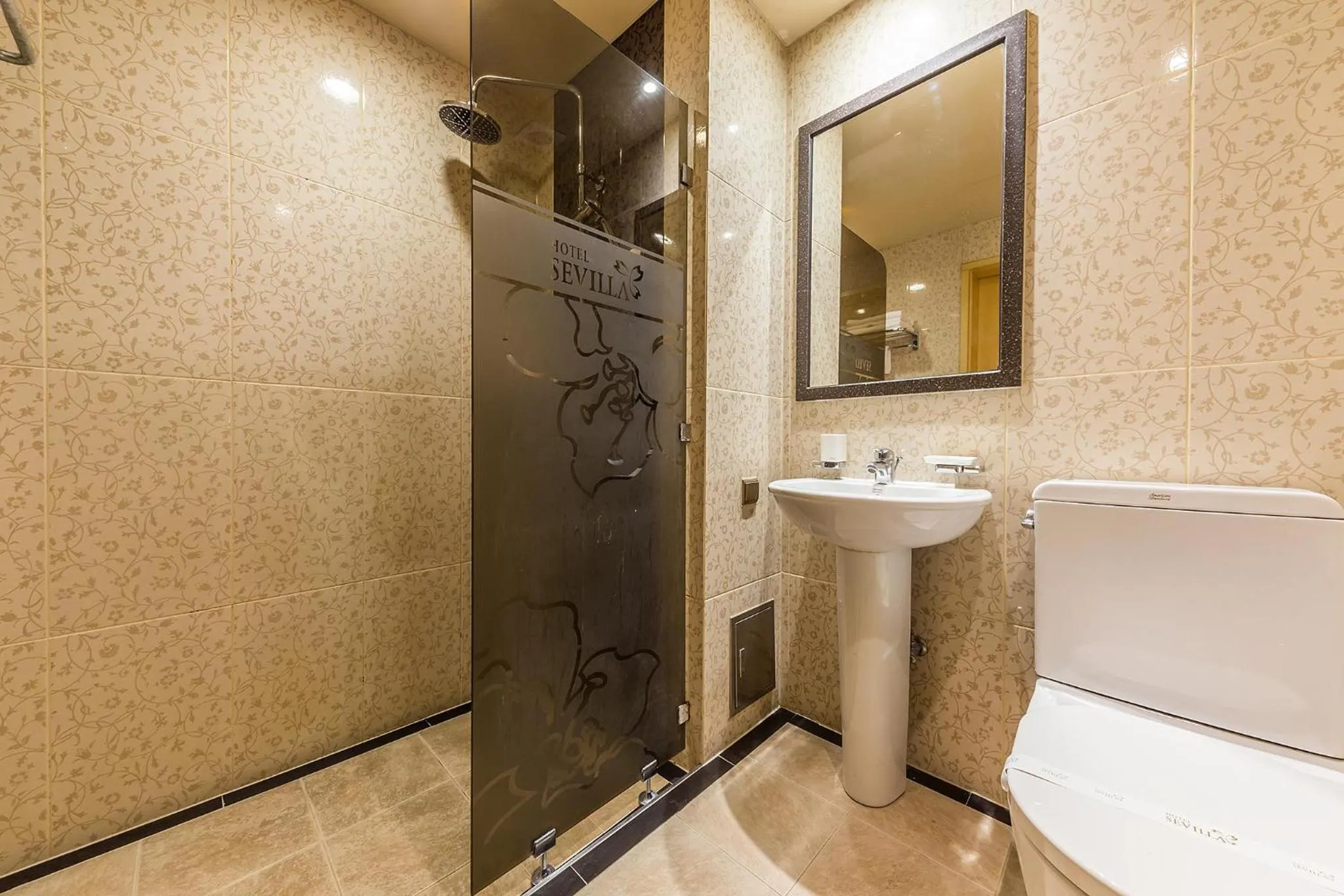 Shower in Incheon Airport Hotel Seattle