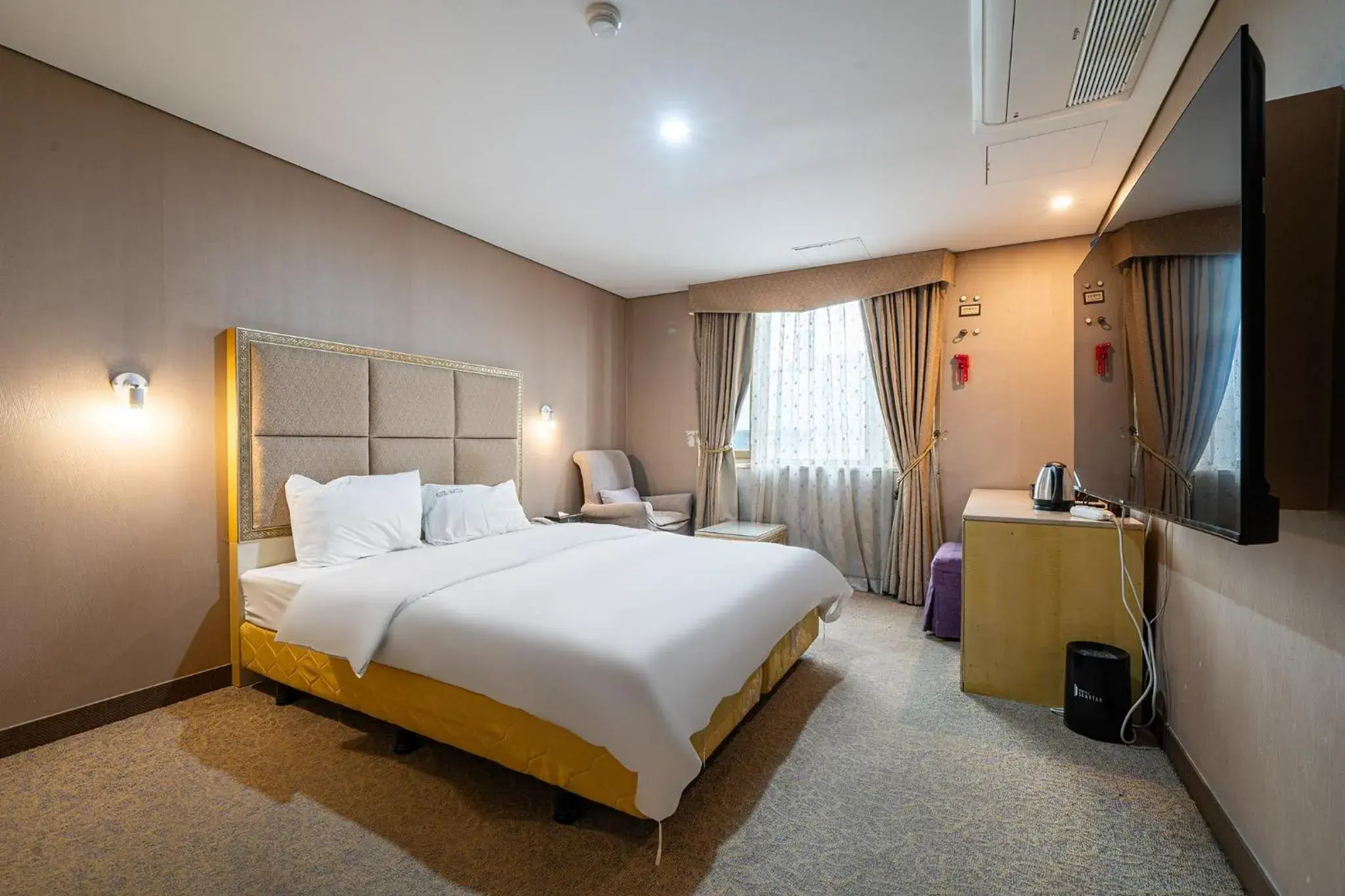 Decorative detail, Bed in Incheon Airport Hotel Seattle Decorative detail, Bed in Incheon Airport Hotel Seattle