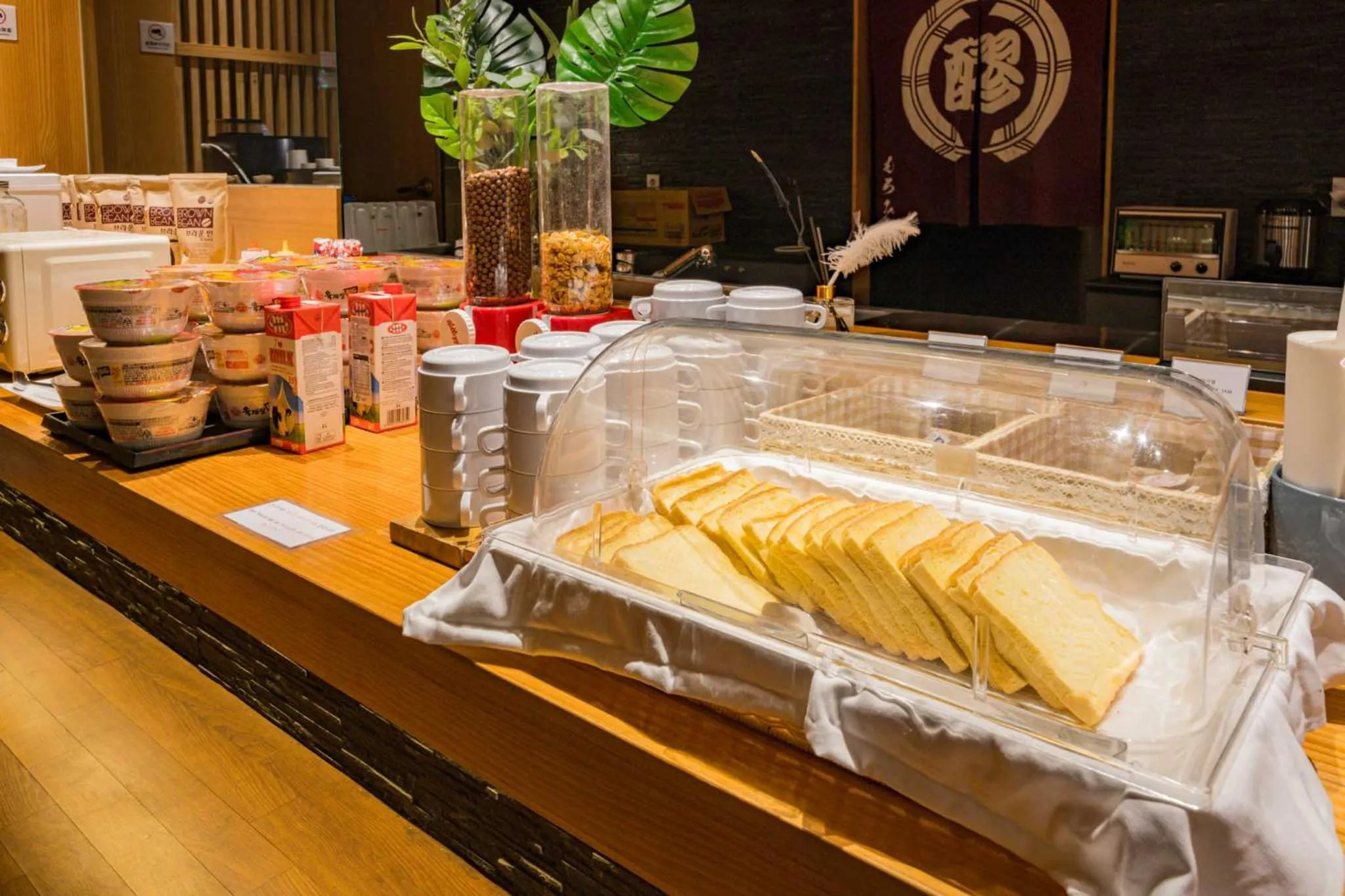 Breakfast in Incheon Airport Hotel Seattle