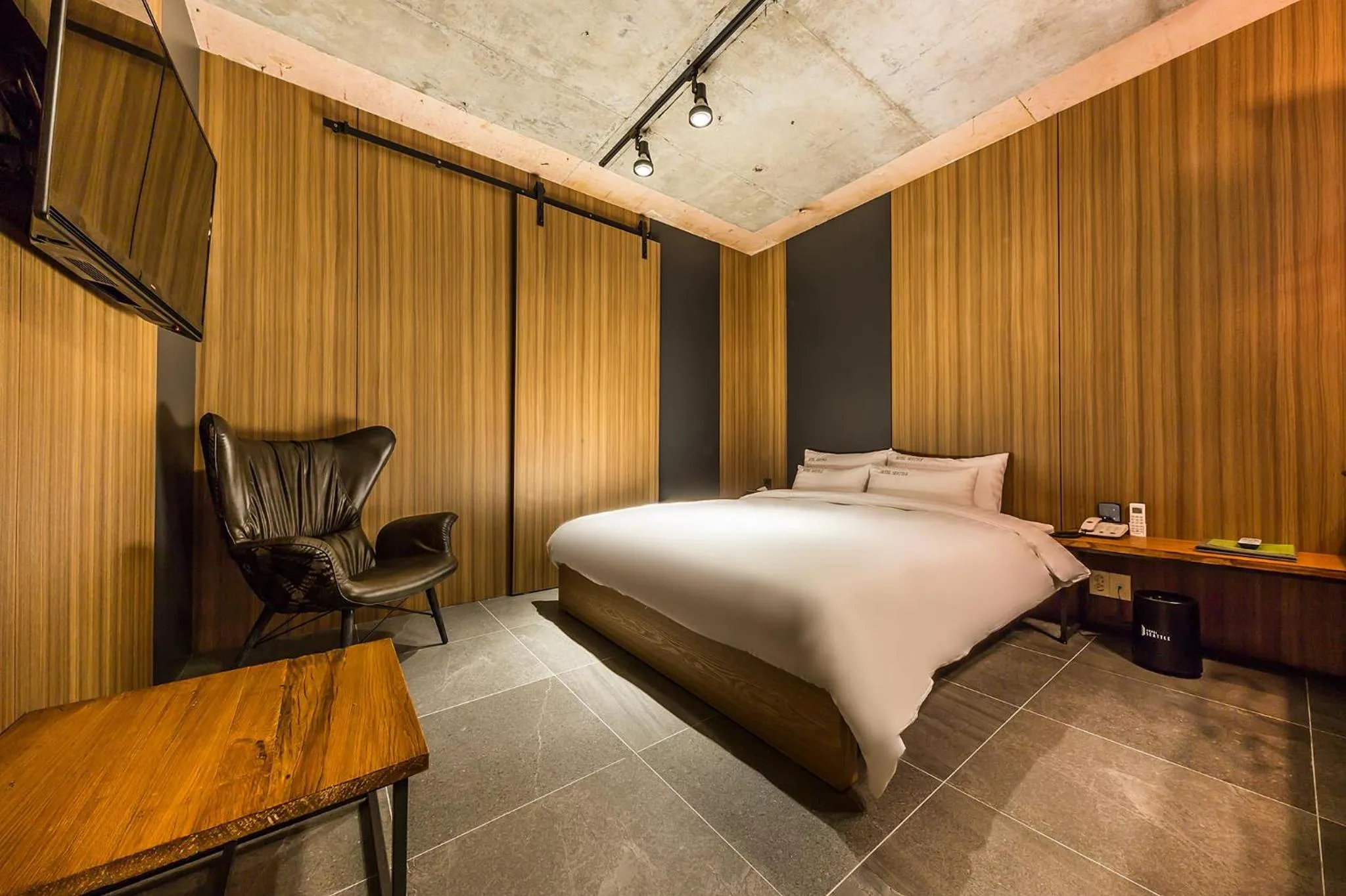 TV and multimedia, Bed in Incheon Airport Hotel Seattle