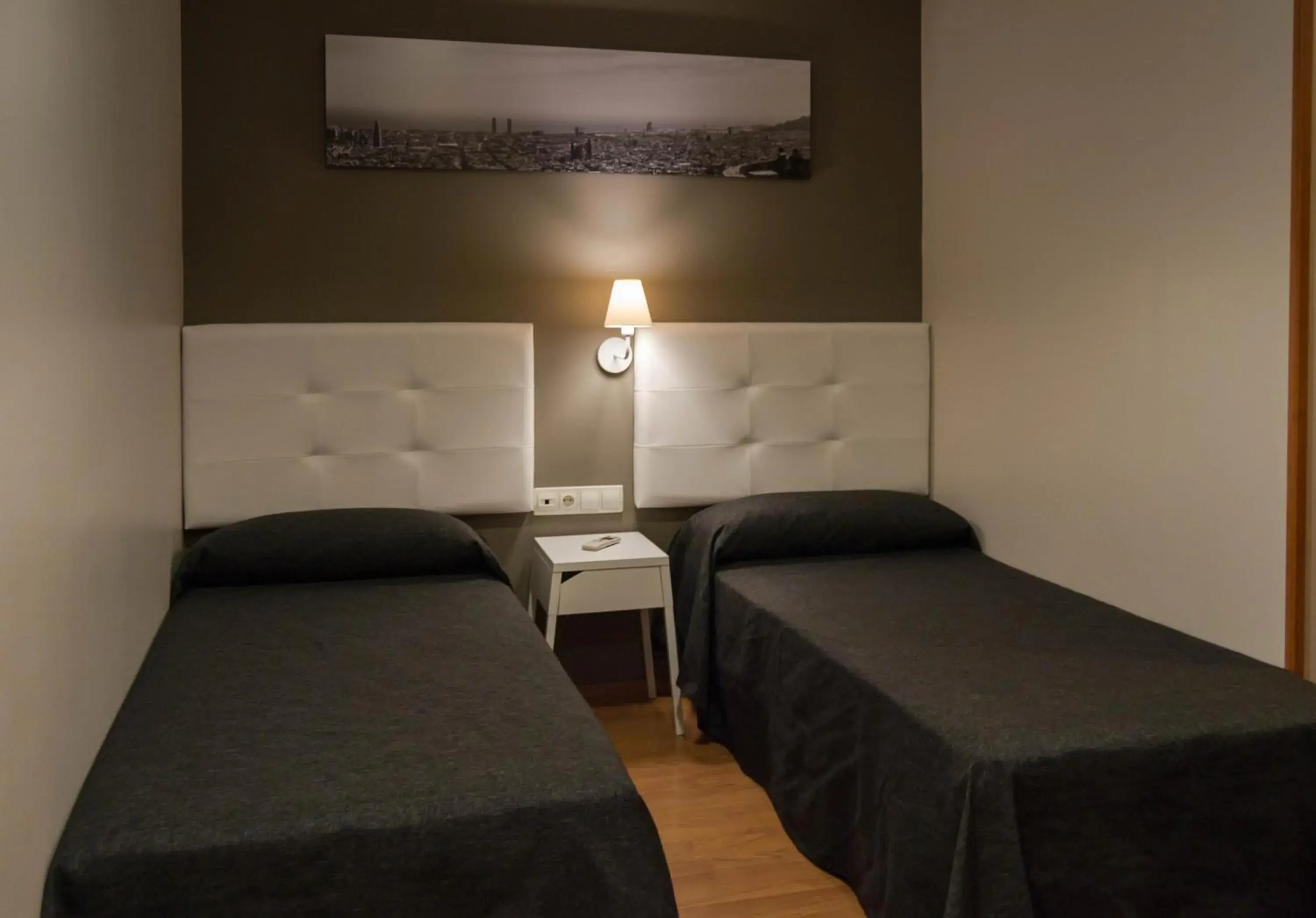 Standard Twin Room with Sofa in Hostal Sant Pau Standard Twin Room with Sofa in Hostal Sant Pau