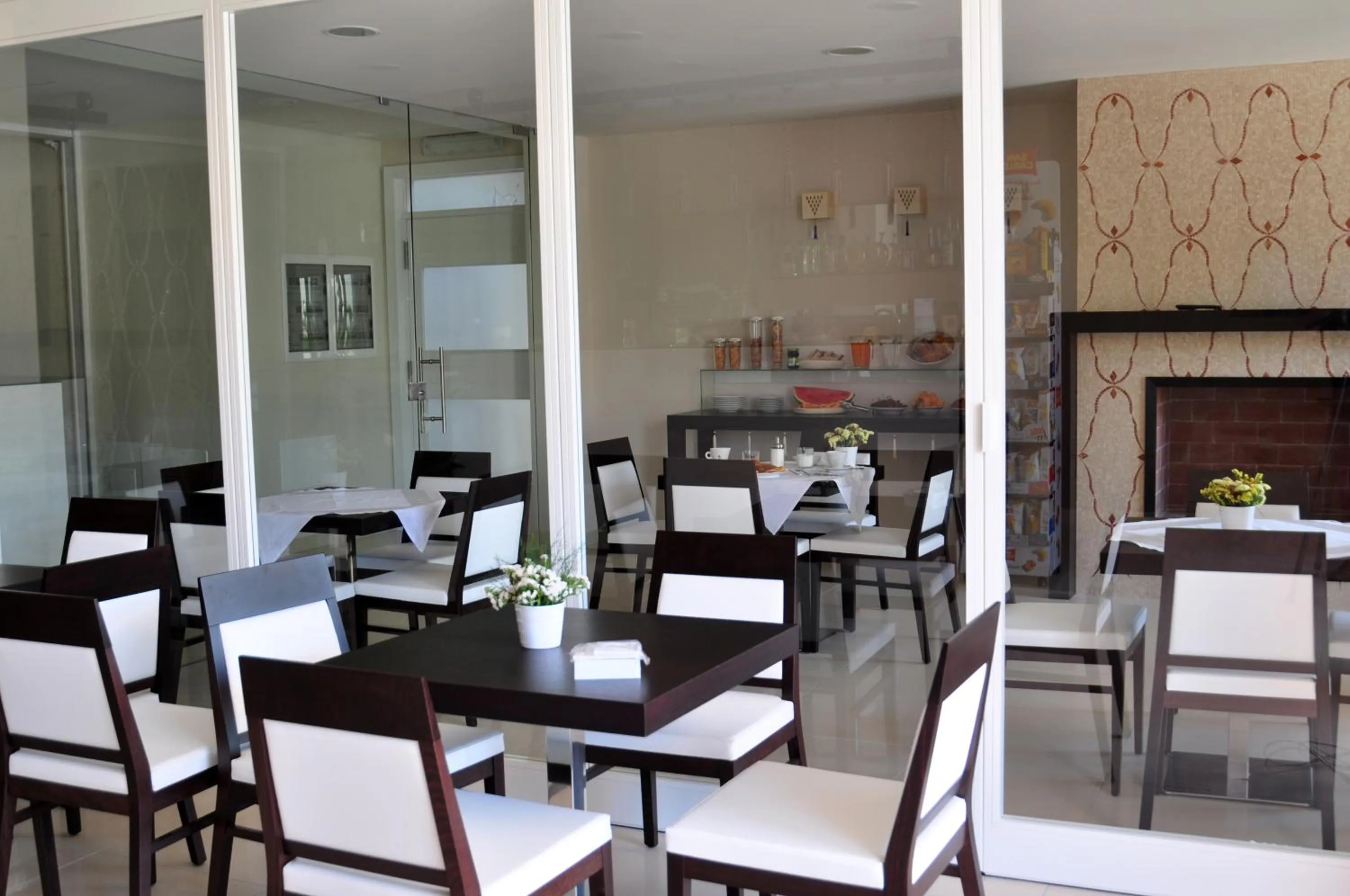 Restaurant/places to eat in Hotel La Punta