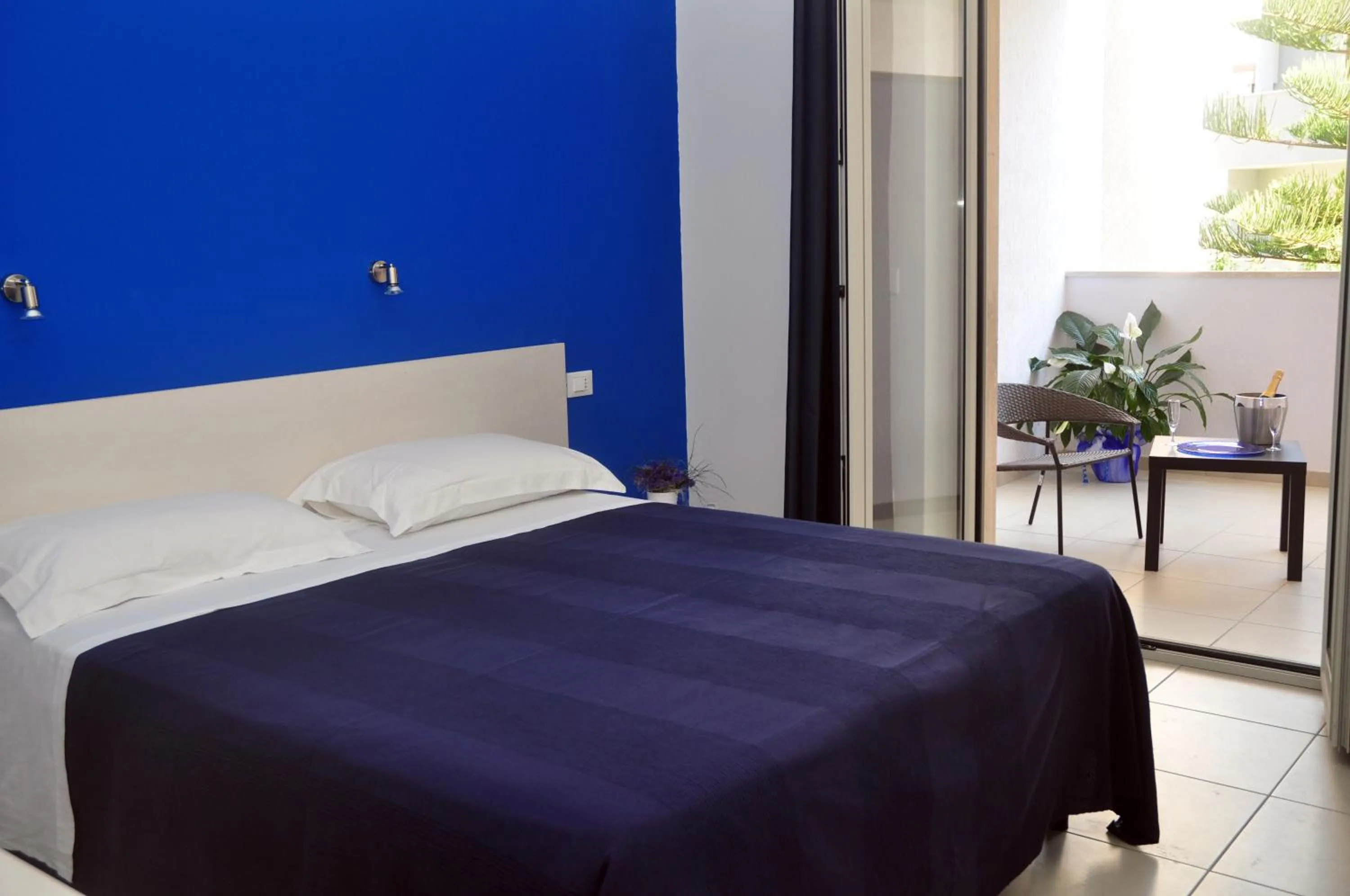 Day, Bed in Hotel La Punta