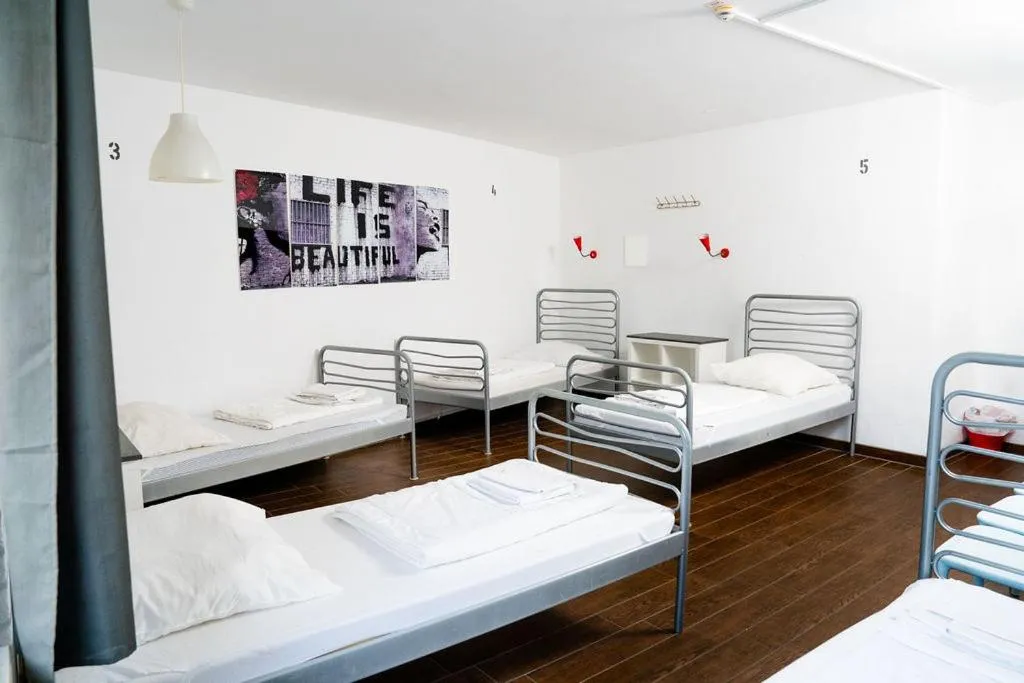 Bed in Station - Hostel for Backpackers