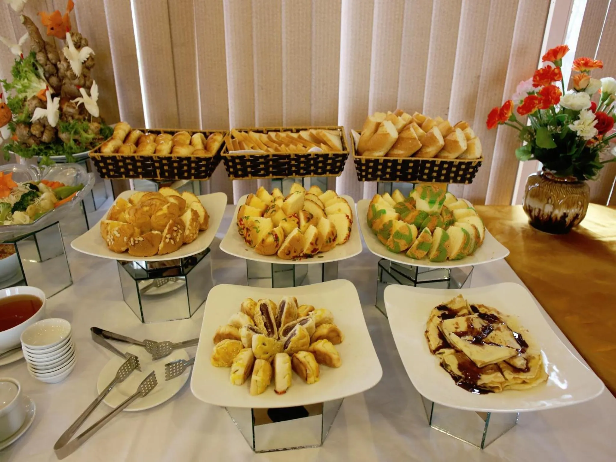 Restaurant/places to eat in Cosiana Hue Hotel