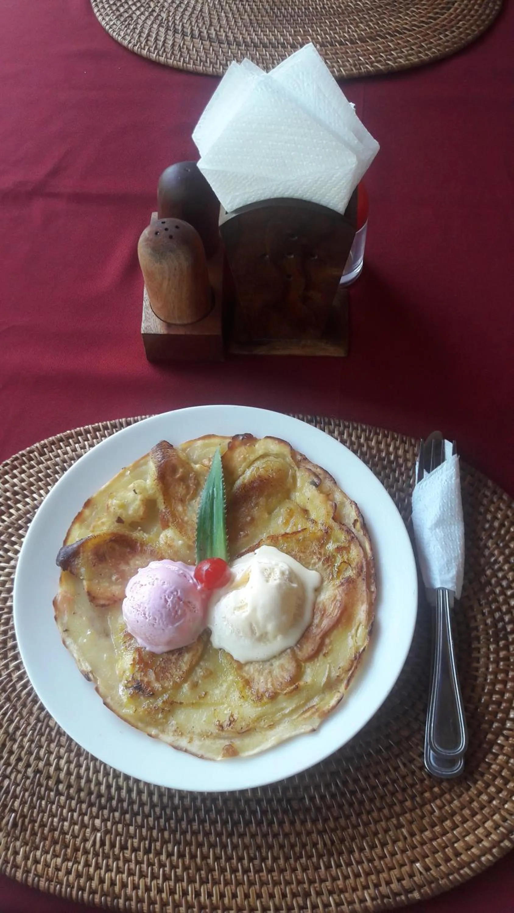 Restaurant/places to eat in Maha Neka Villa