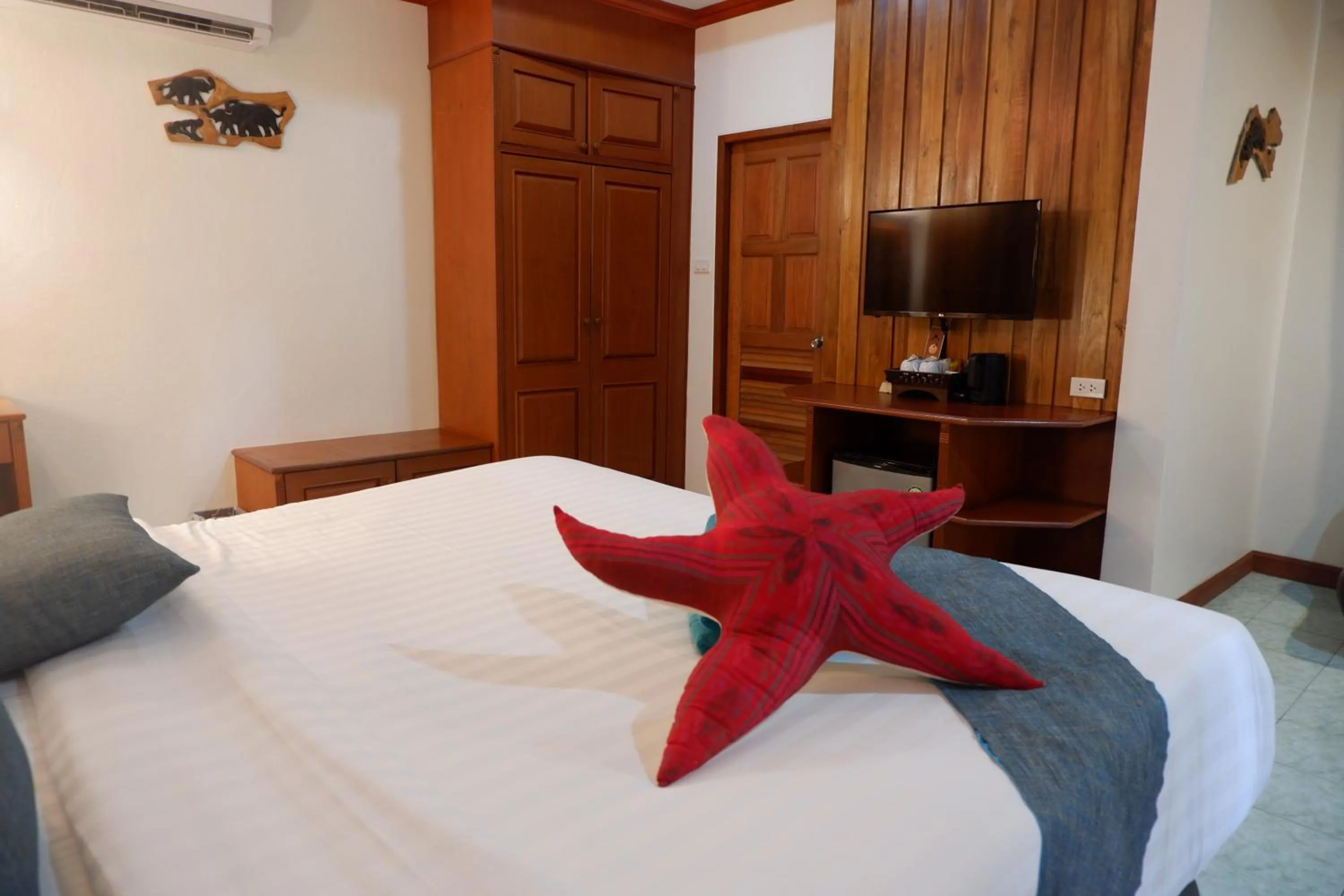 Bed in Phi Phi Villa Resort