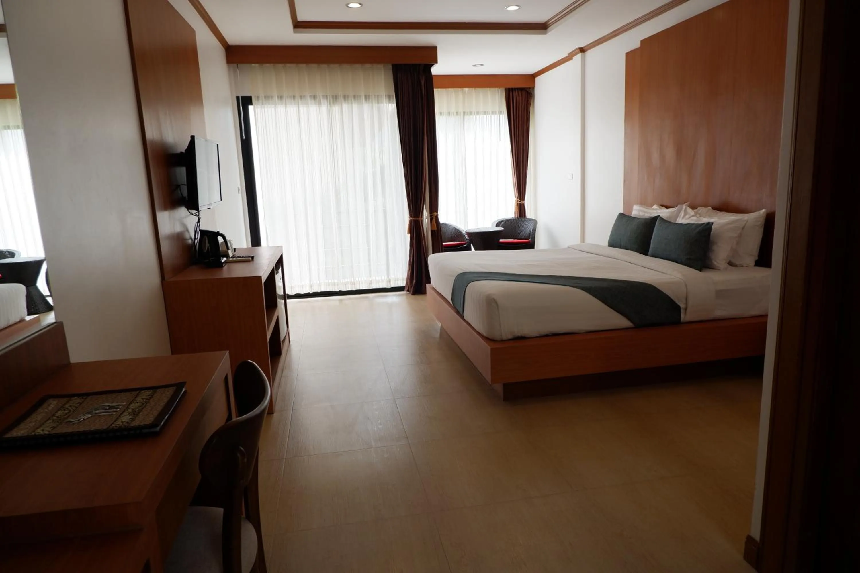 Restaurant/places to eat, Bed in Phi Phi Villa Resort