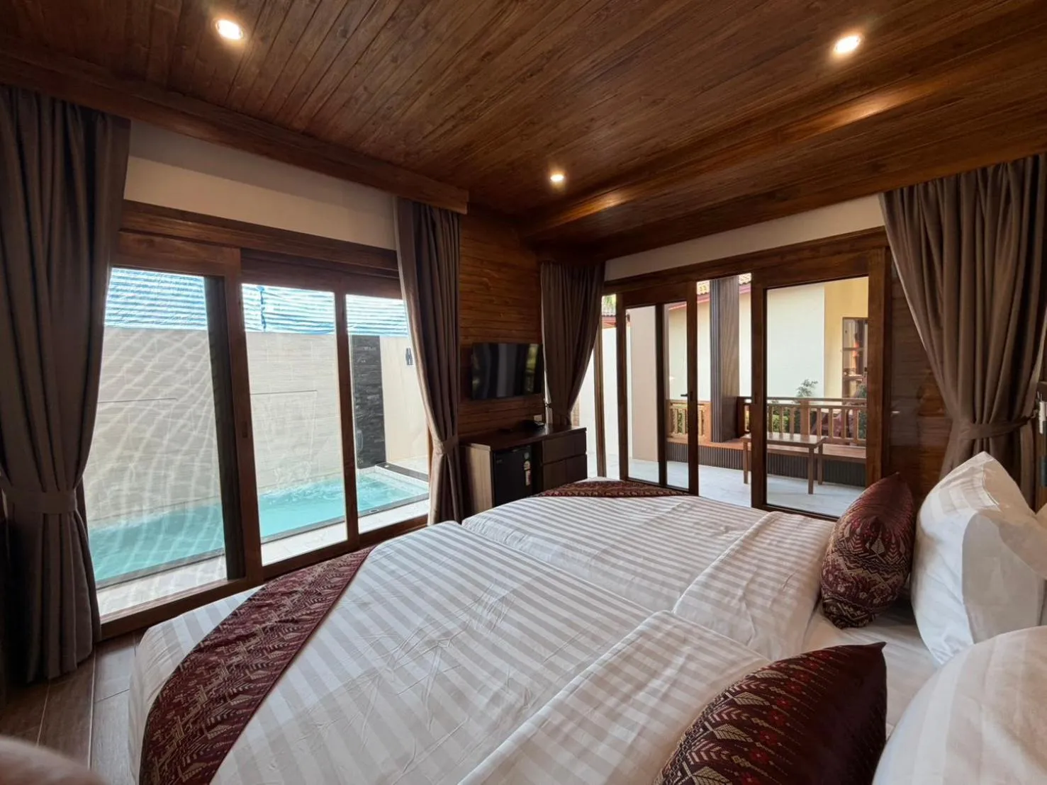 Bed in Phi Phi Villa Resort